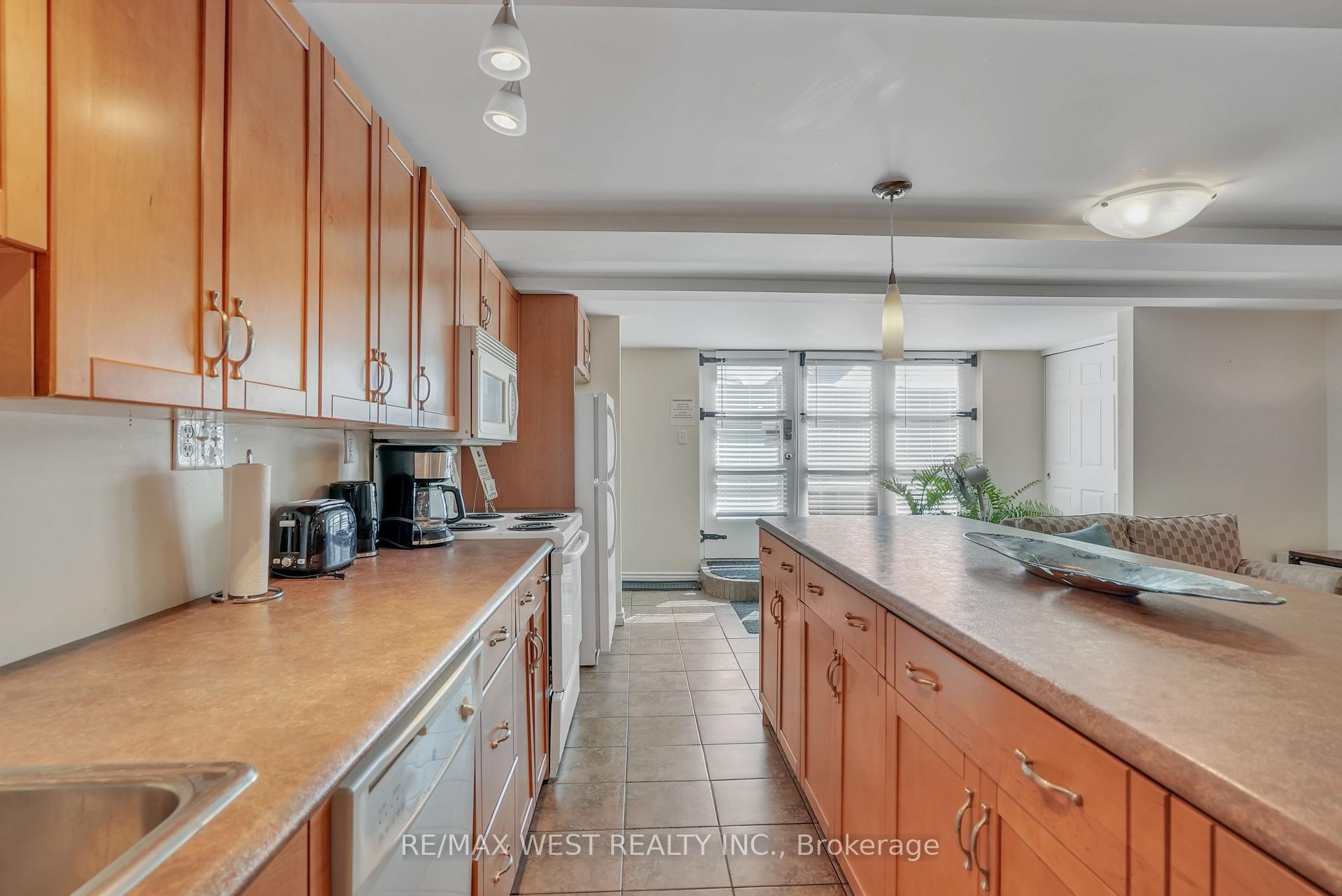 Photo 12 of 15 Parkside Drive, Barrie, Queen's Park — HOMEH