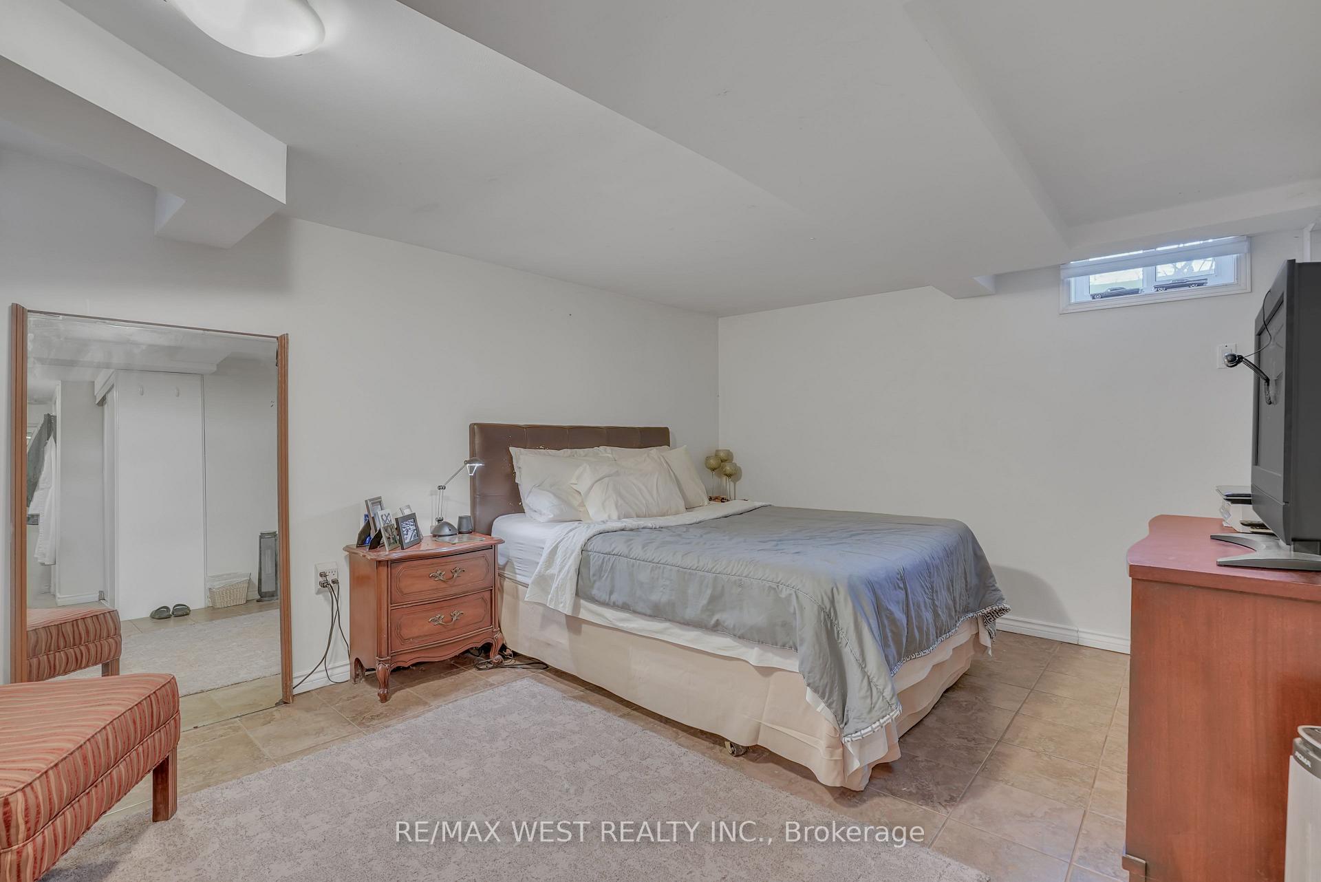 Photo 14 of 15 Parkside Drive, Barrie, Queen's Park — HOMEH