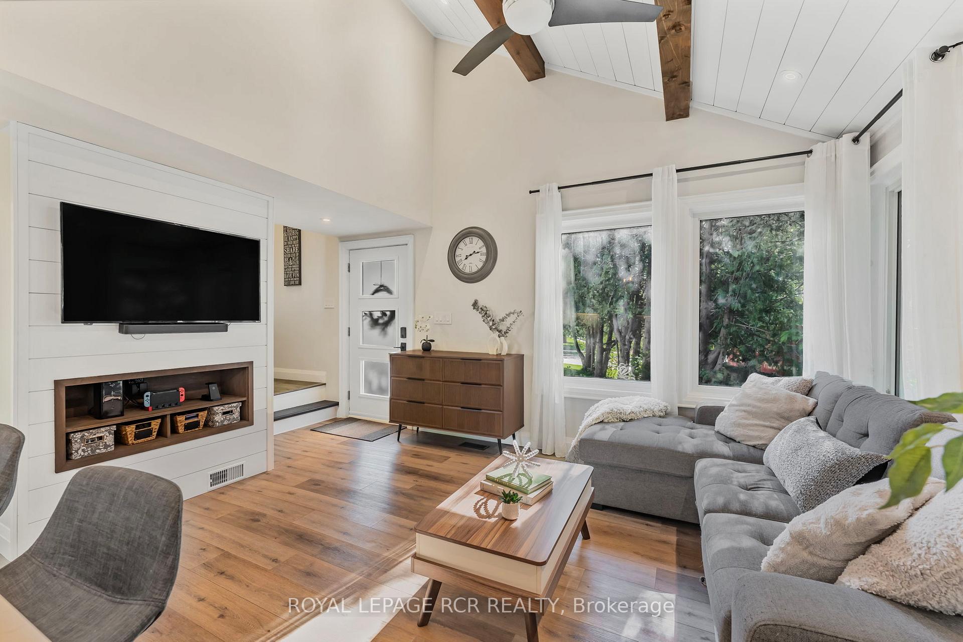 Photo 5 of 6 Downsview Drive, Barrie, Codrington — HOMEH
