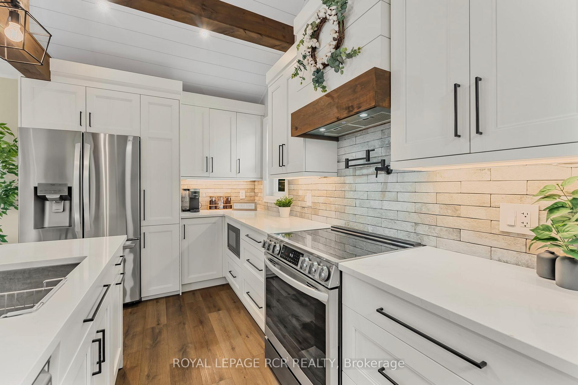 Photo 8 of 6 Downsview Drive, Barrie, Codrington — HOMEH