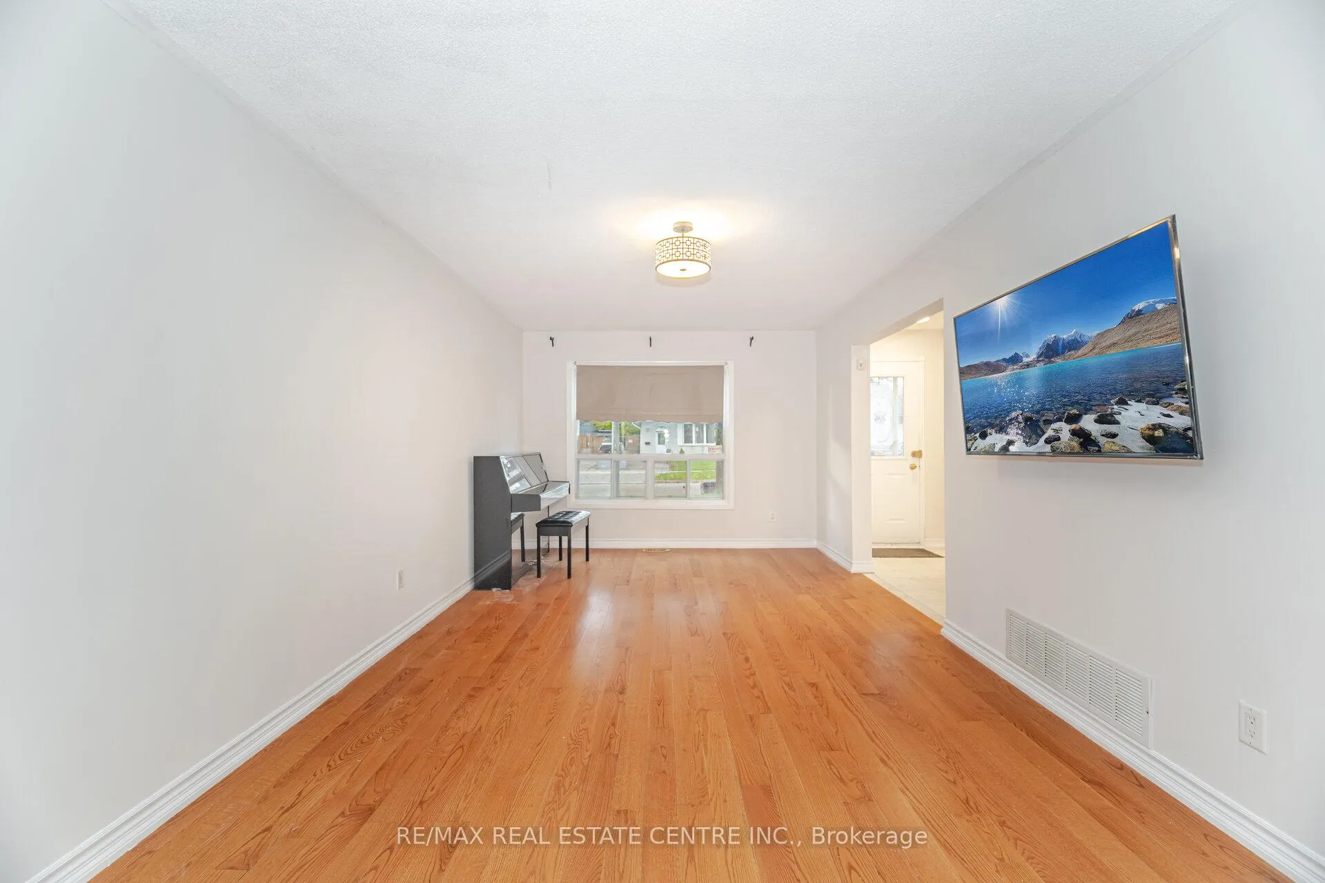 Photo 5 of 51 Crawford Drive, Brampton, Madoc — HOMEH