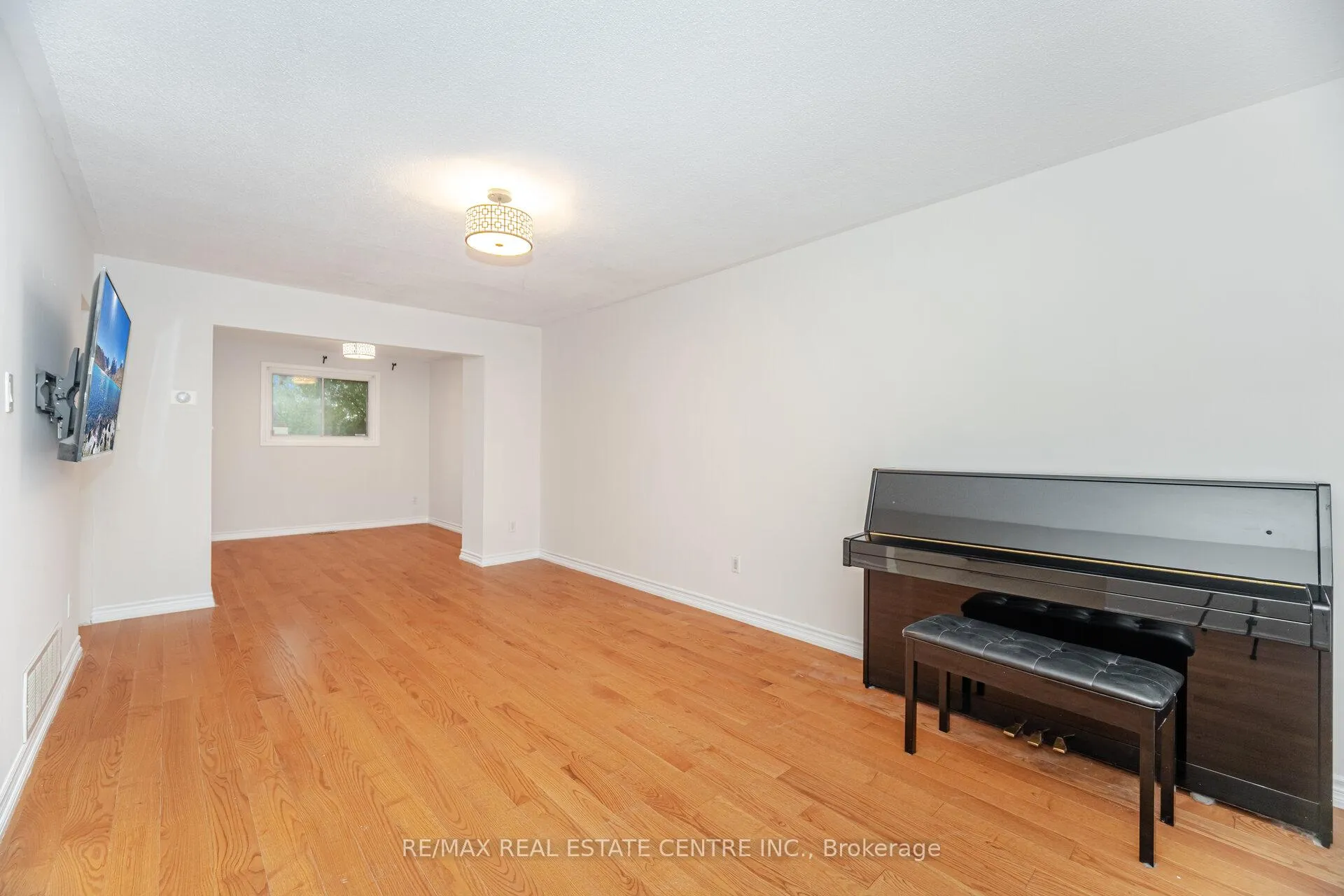 Photo 8 of 51 Crawford Drive, Brampton, Madoc — HOMEH