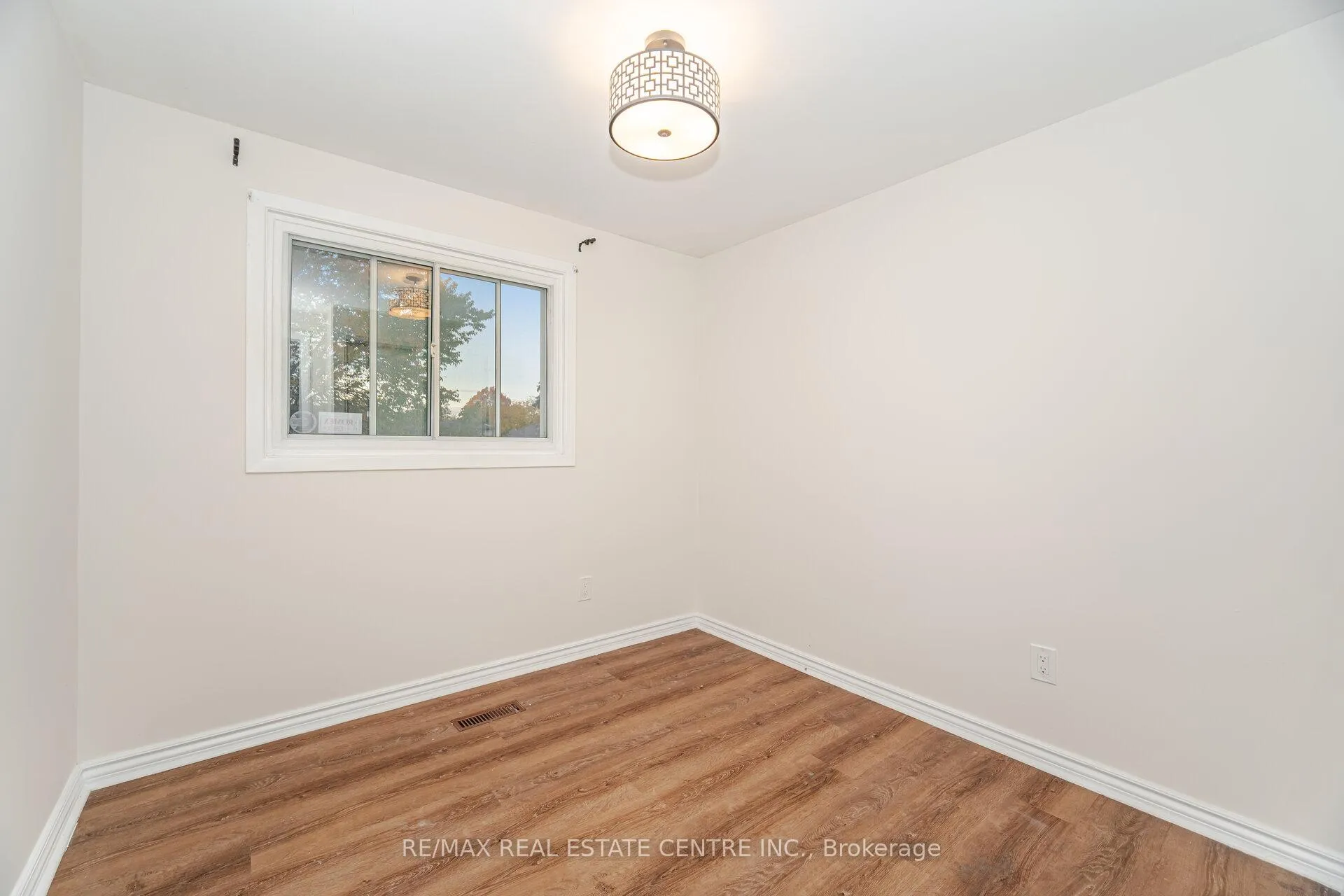 Photo 23 of 51 Crawford Drive, Brampton, Madoc — HOMEH