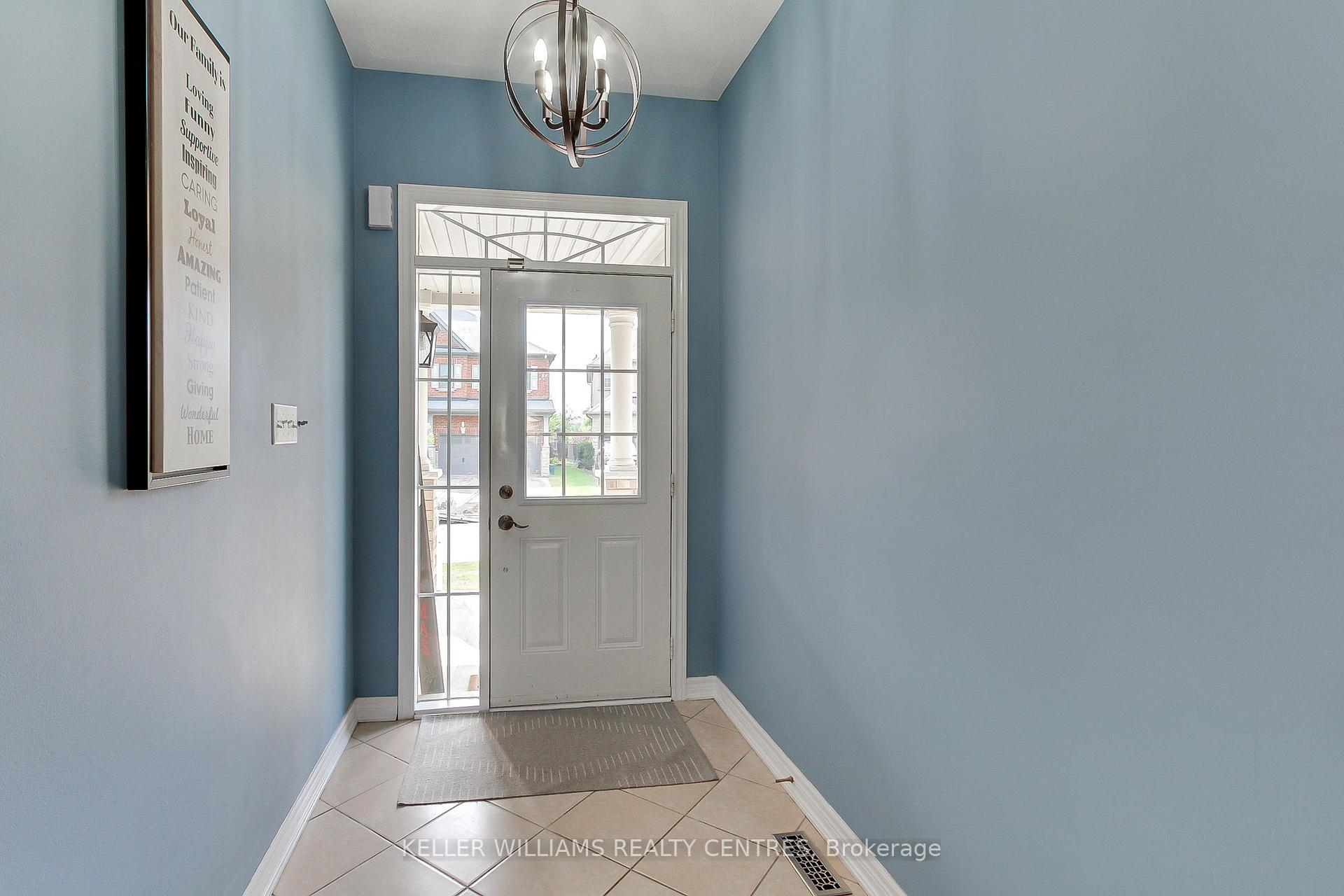 Photo 3 of 56 Pointon Street, Aurora, Bayview Northeast — HOMEH
