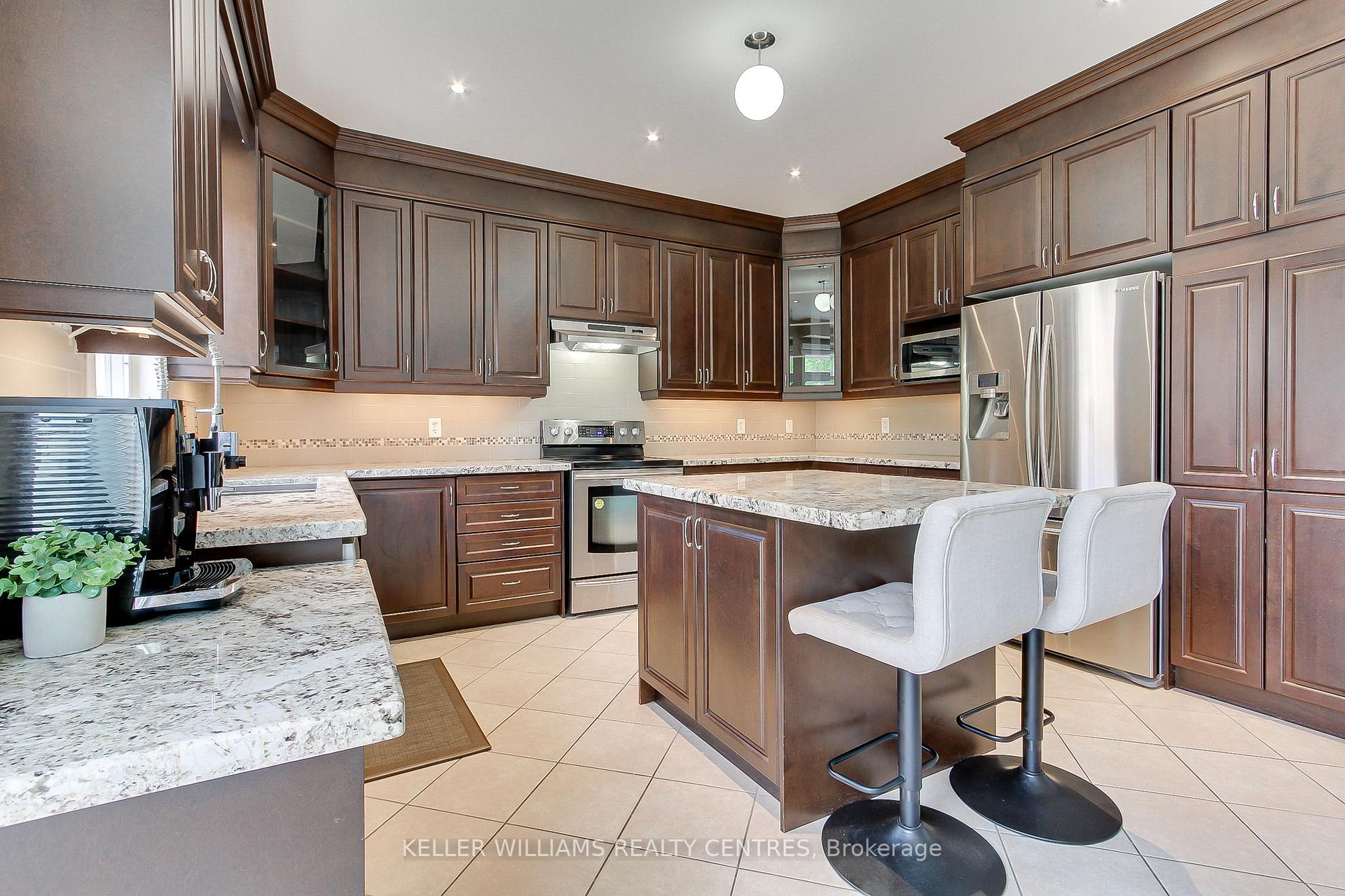 Photo 10 of 56 Pointon Street, Aurora, Bayview Northeast — HOMEH