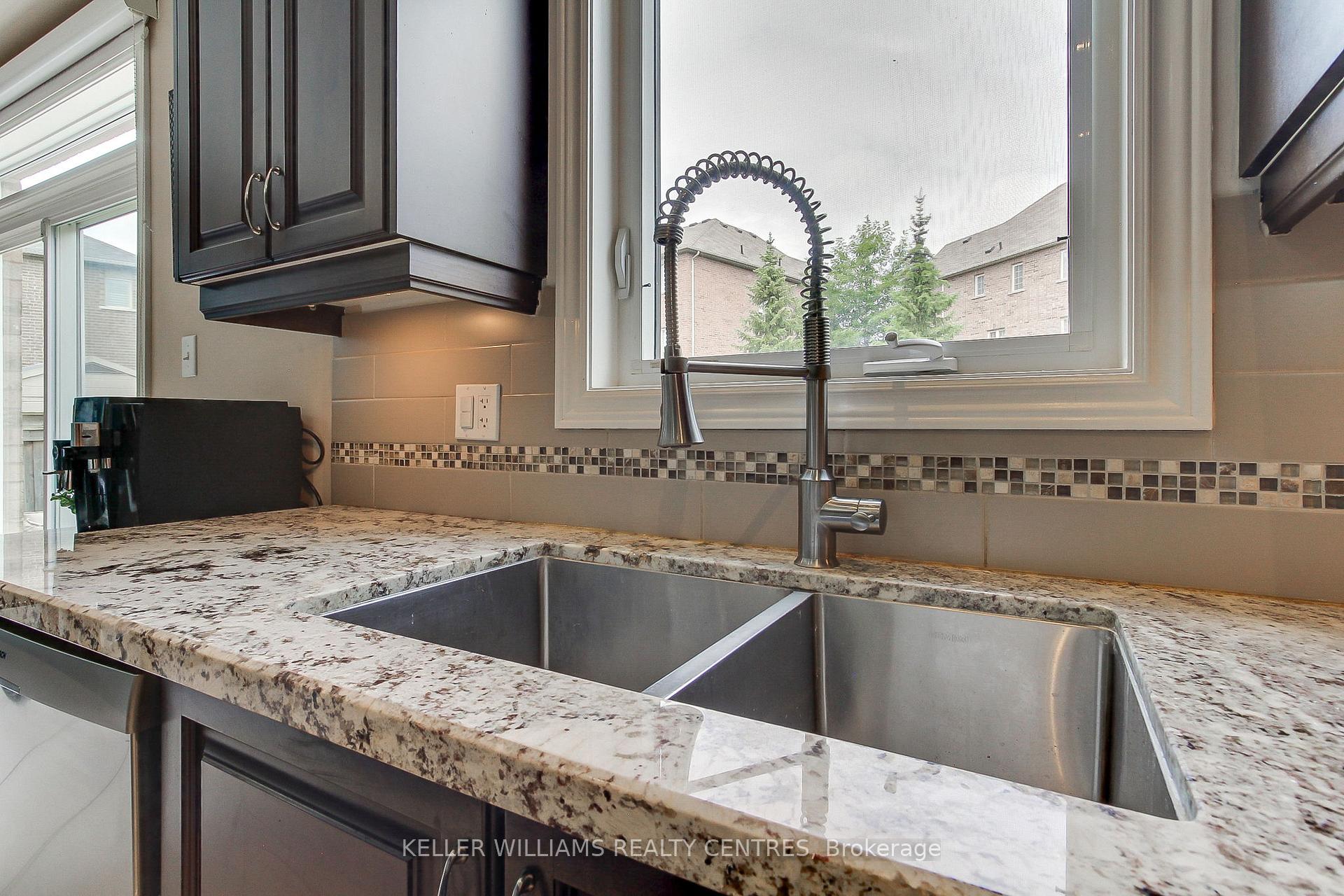 Photo 12 of 56 Pointon Street, Aurora, Bayview Northeast — HOMEH