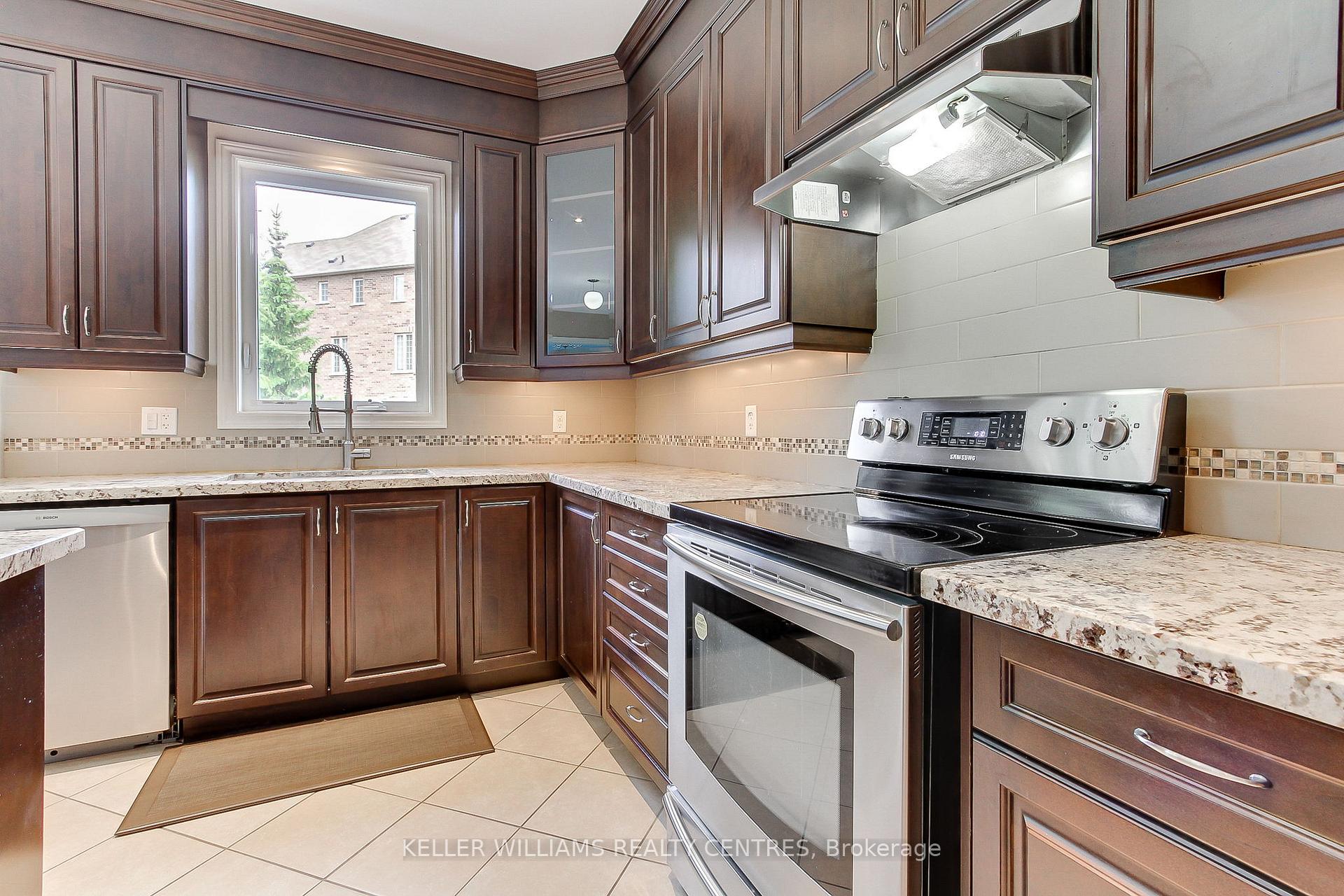 Photo 16 of 56 Pointon Street, Aurora, Bayview Northeast — HOMEH