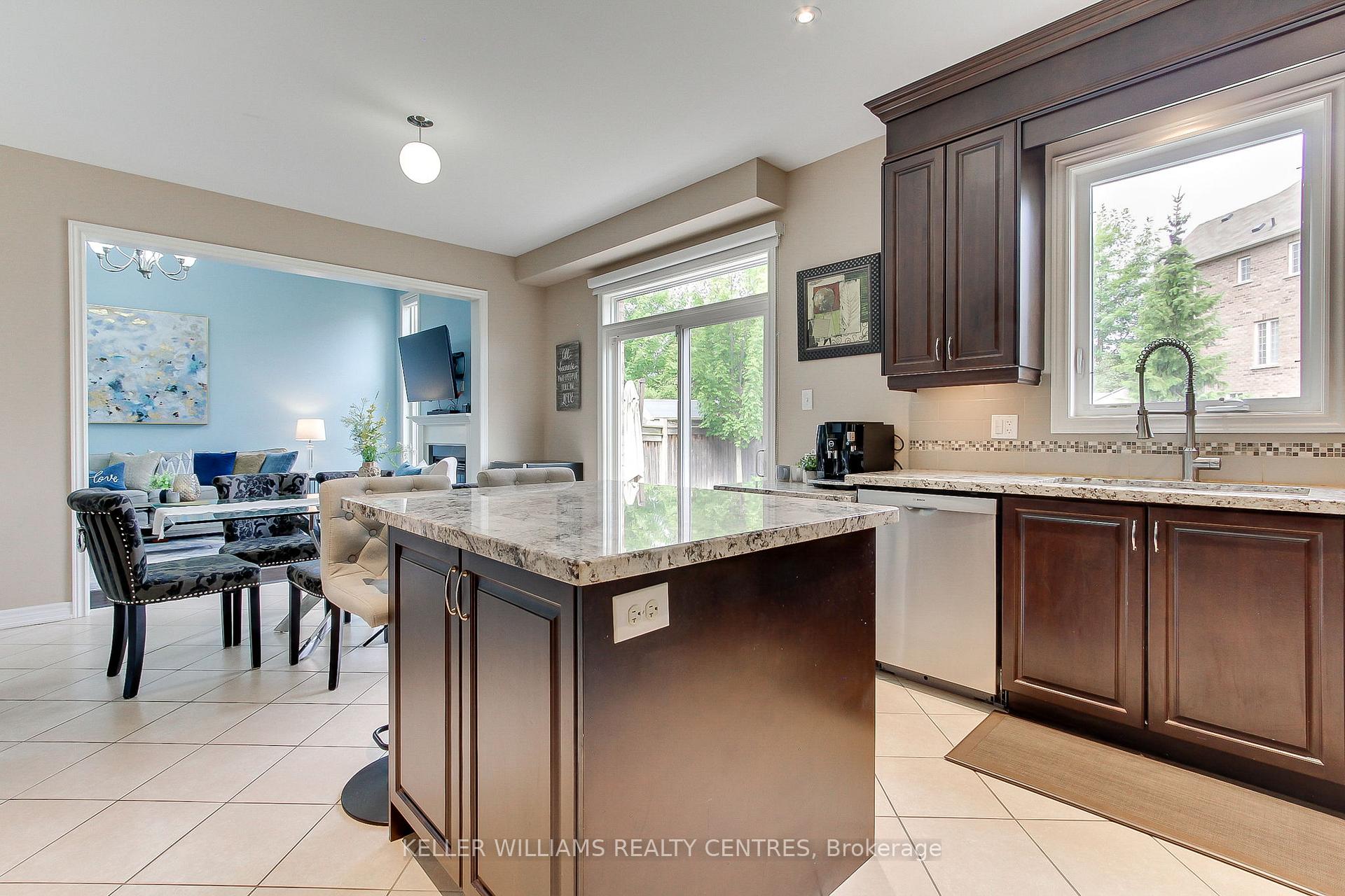 Photo 13 of 56 Pointon Street, Aurora, Bayview Northeast — HOMEH