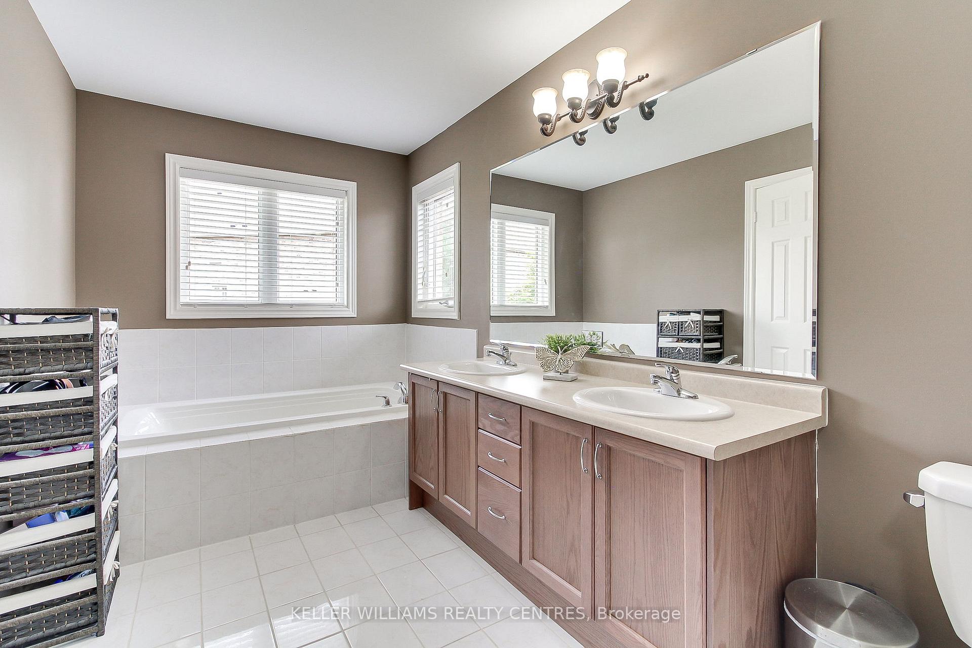 Photo 36 of 56 Pointon Street, Aurora, Bayview Northeast — HOMEH