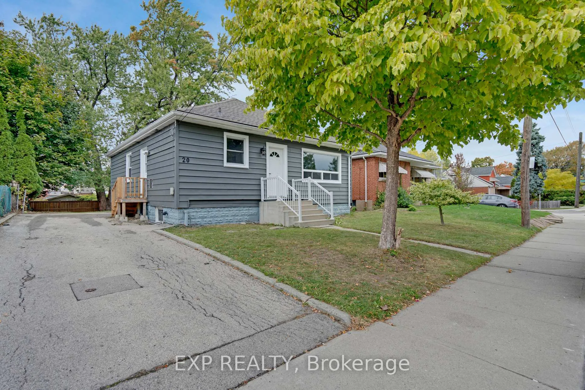 Photo 2 of 20 West 4th Street, Hamilton, Bonnington — HOMEH