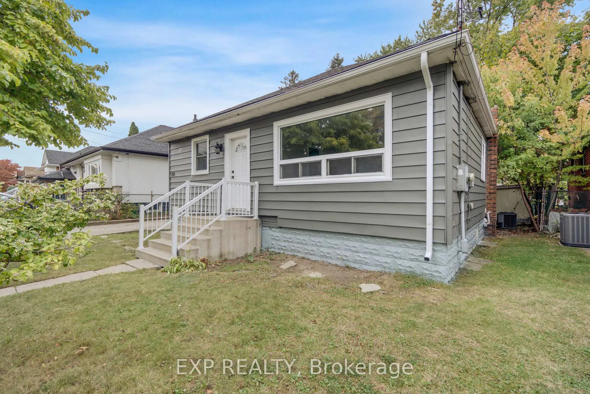 Photo 3 of 20 West 4th Street, Hamilton, Bonnington — HOMEH