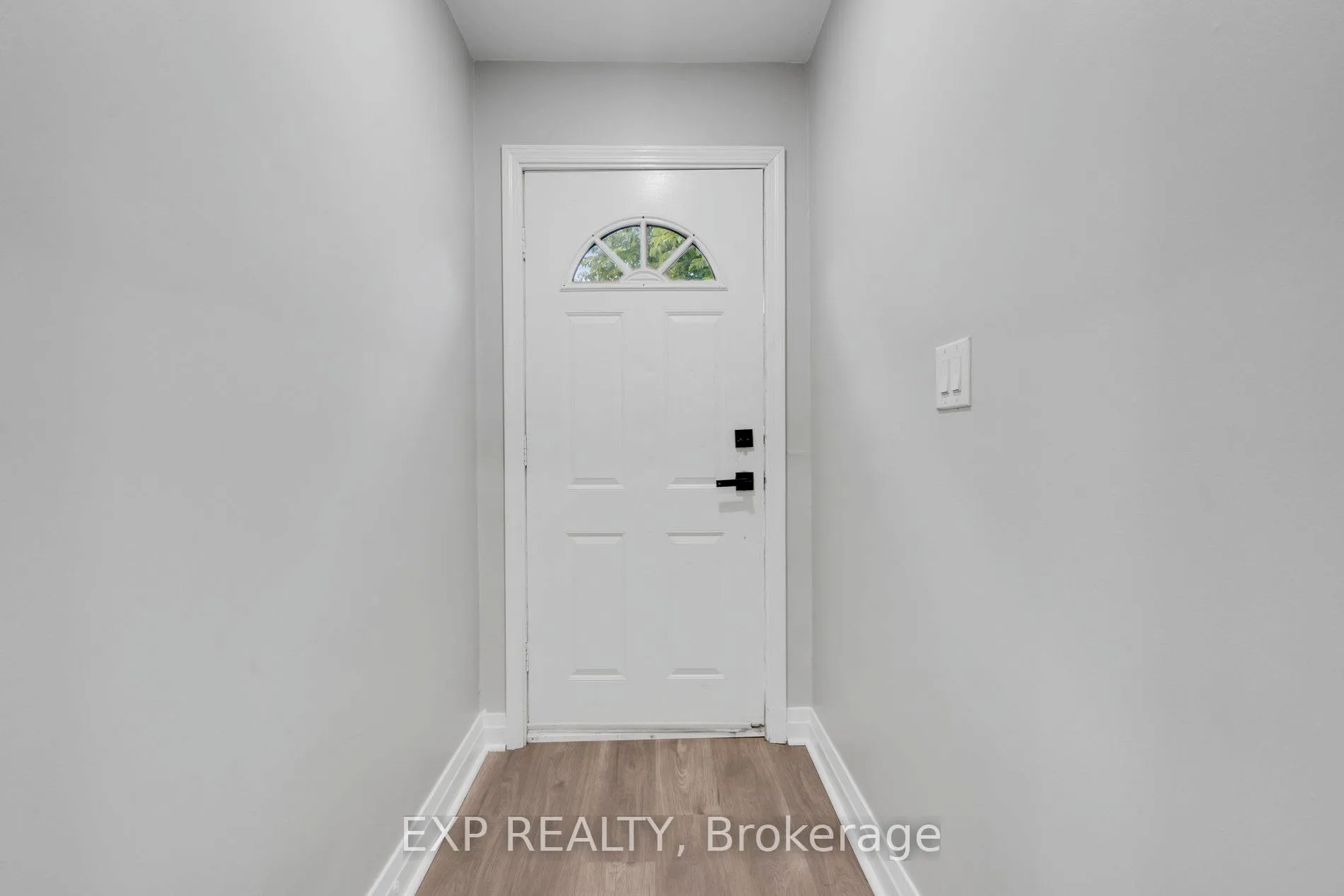 Photo 5 of 20 West 4th Street, Hamilton, Bonnington — HOMEH