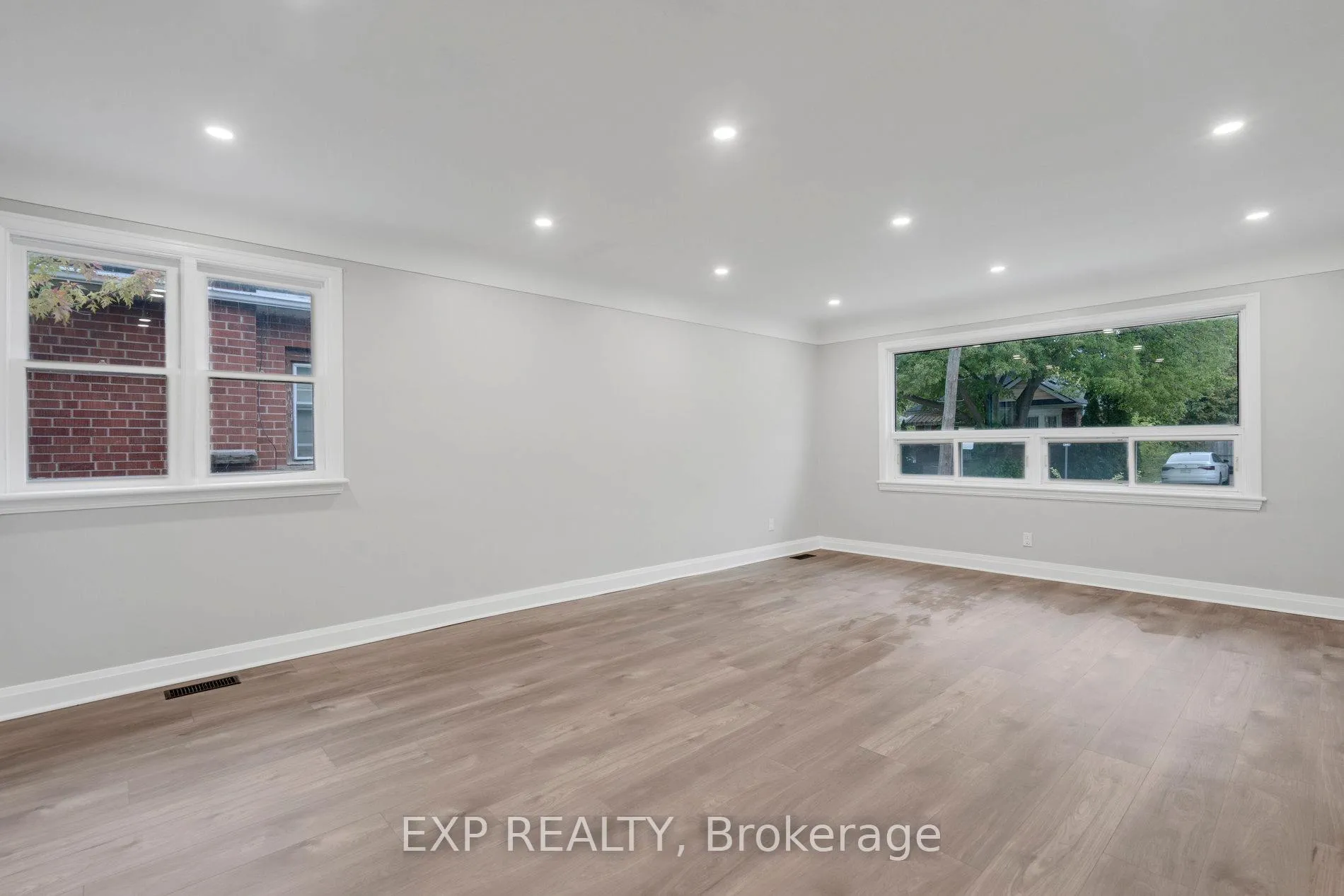 Photo 7 of 20 West 4th Street, Hamilton, Bonnington — HOMEH