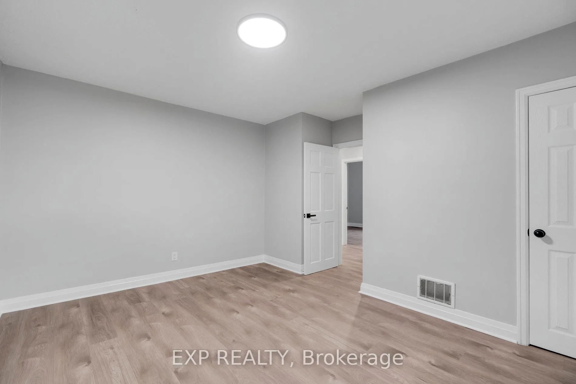 Photo 10 of 20 West 4th Street, Hamilton, Bonnington — HOMEH
