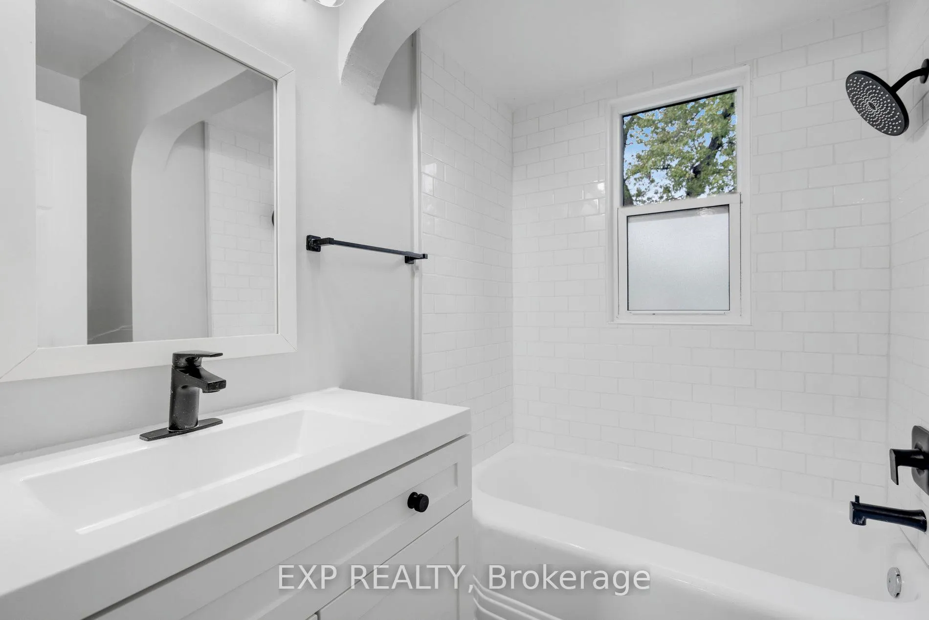 Photo 14 of 20 West 4th Street, Hamilton, Bonnington — HOMEH