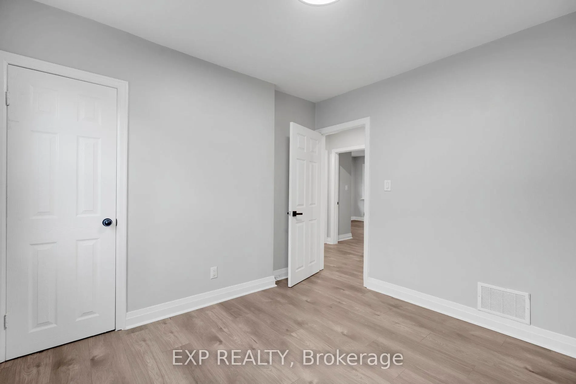 Photo 16 of 20 West 4th Street, Hamilton, Bonnington — HOMEH