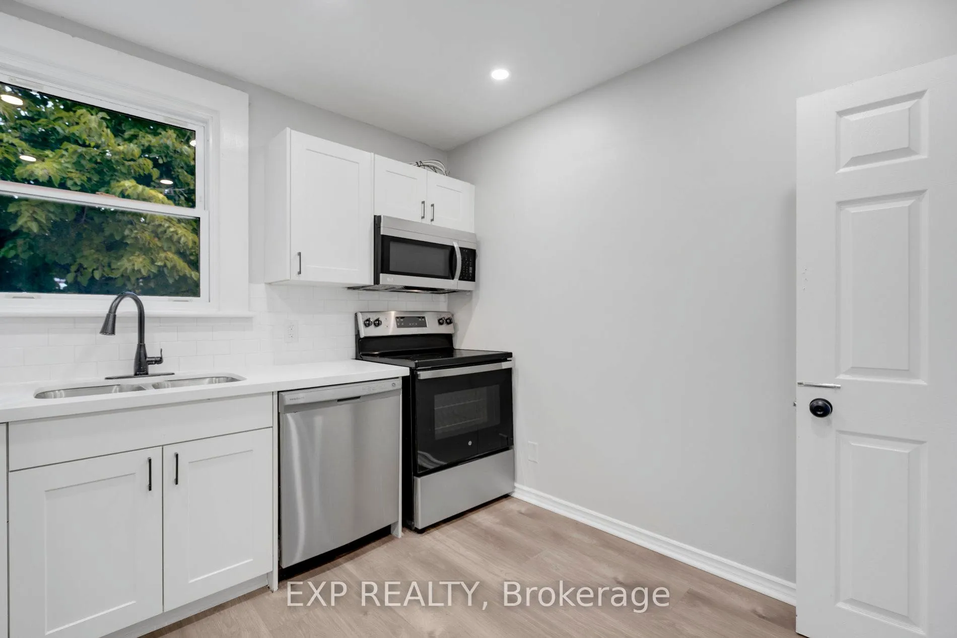 Photo 17 of 20 West 4th Street, Hamilton, Bonnington — HOMEH