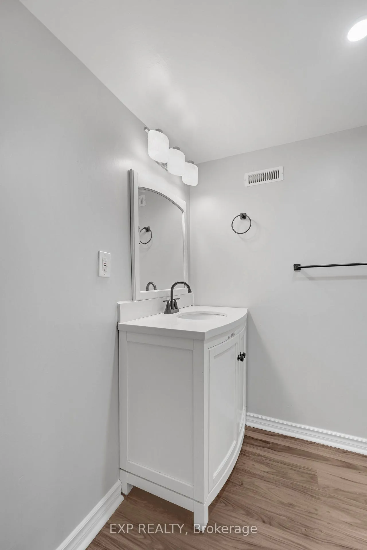 Photo 35 of 20 West 4th Street, Hamilton, Bonnington — HOMEH