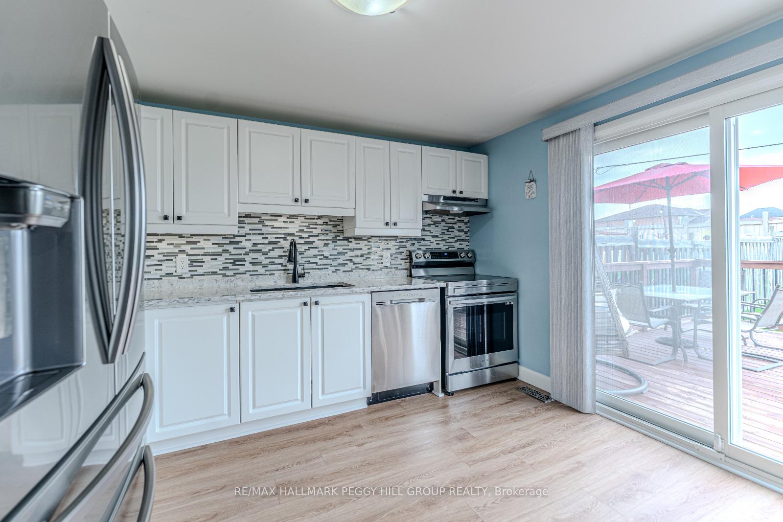 Photo 4 of 147 Nathan Crescent, Barrie, Painswick South — HOMEH
