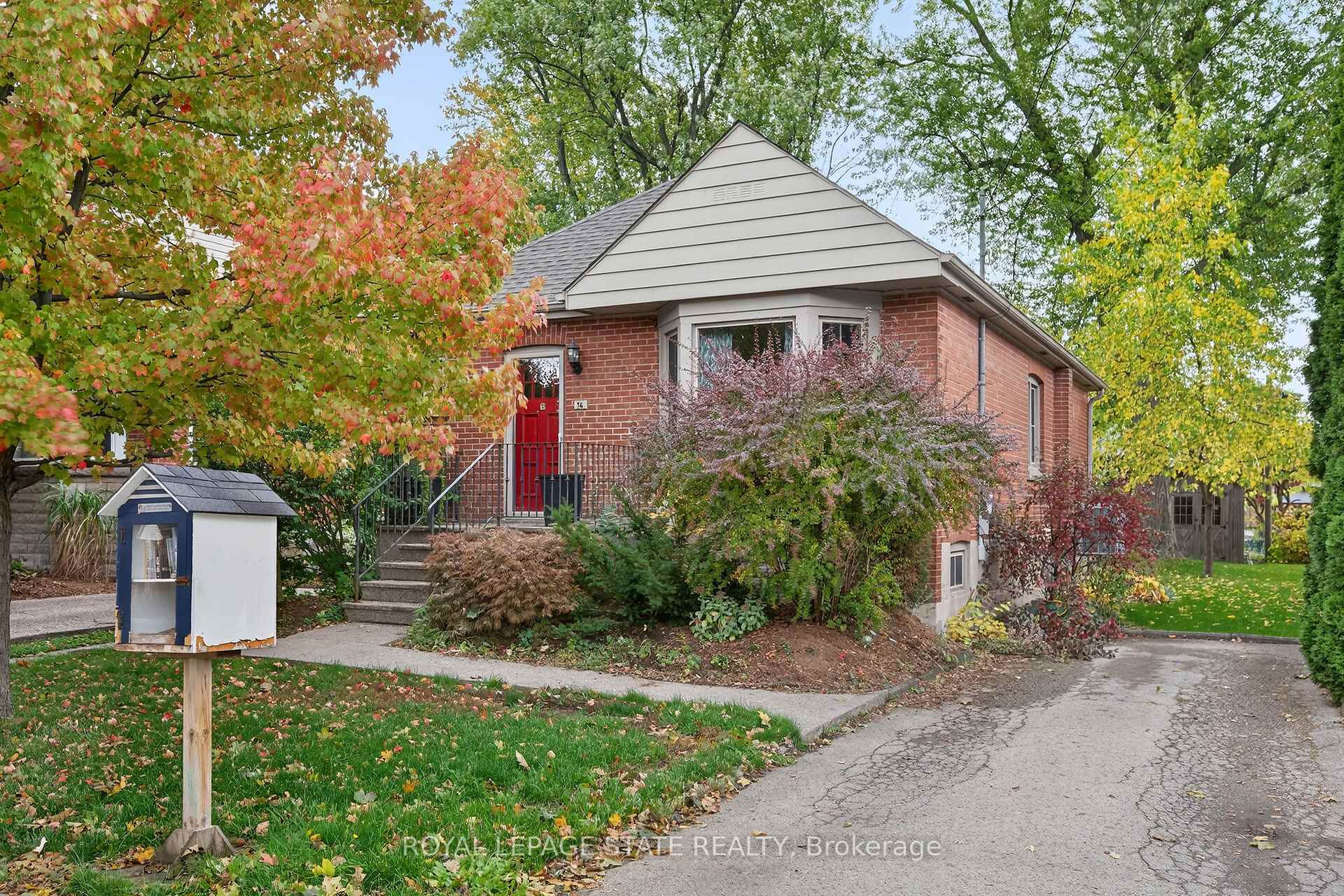 Photo 2 of 76 Wycliffe Avenue, Hamilton, Centremount — HOMEH
