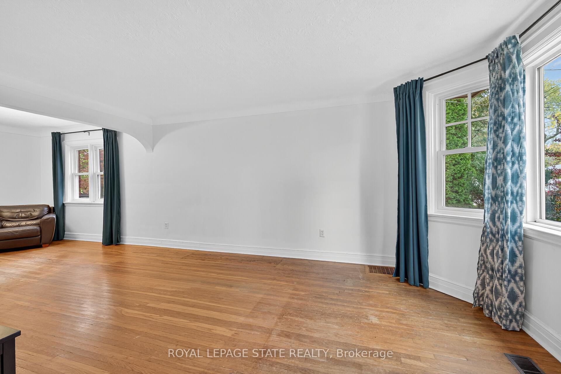 Photo 5 of 76 Wycliffe Avenue, Hamilton, Centremount — HOMEH