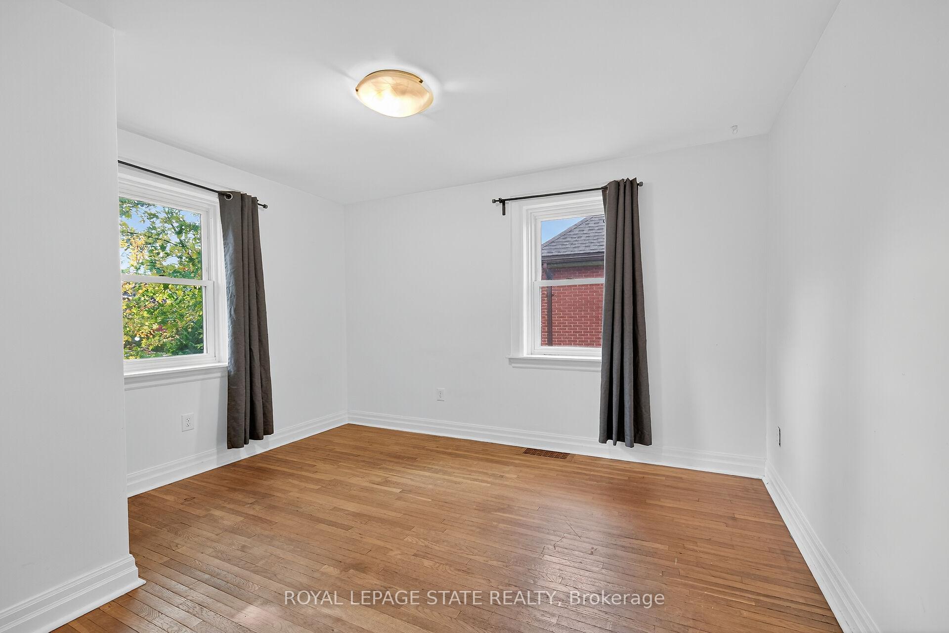 Photo 14 of 76 Wycliffe Avenue, Hamilton, Centremount — HOMEH