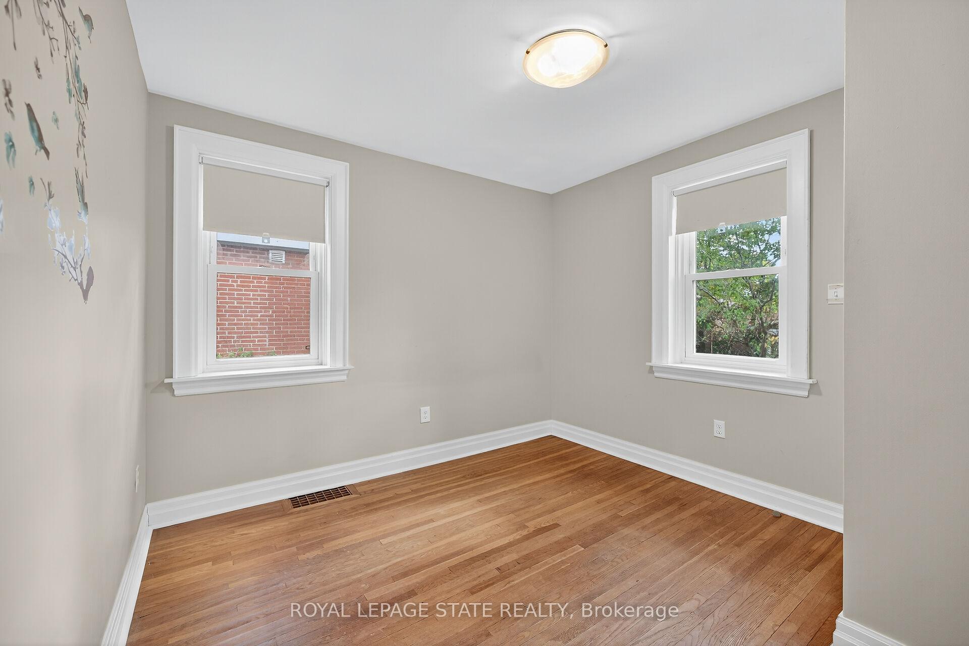 Photo 16 of 76 Wycliffe Avenue, Hamilton, Centremount — HOMEH