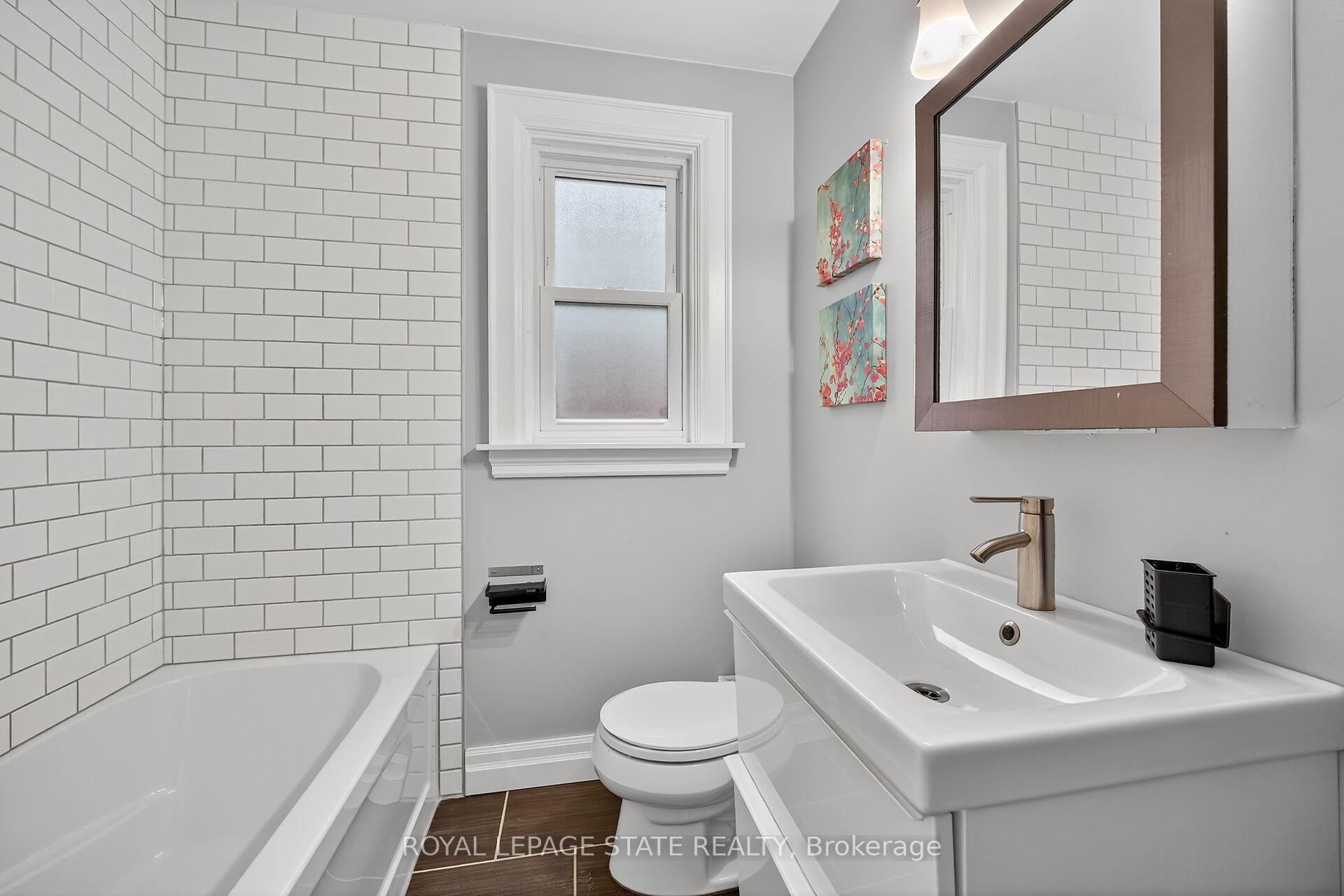 Photo 18 of 76 Wycliffe Avenue, Hamilton, Centremount — HOMEH