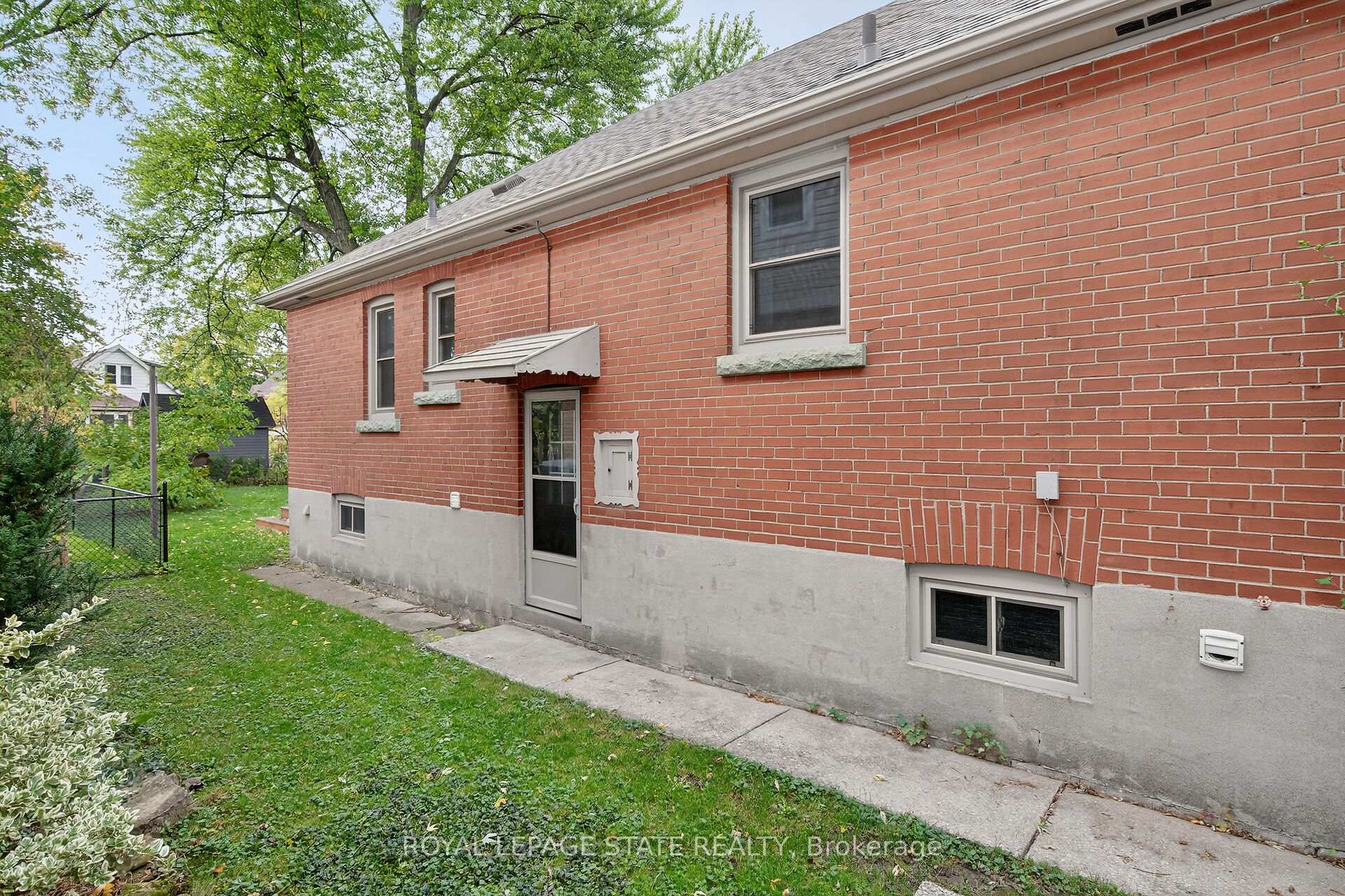 Photo 29 of 76 Wycliffe Avenue, Hamilton, Centremount — HOMEH
