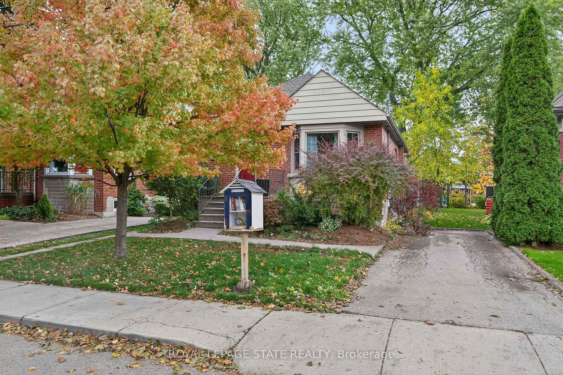 Photo 37 of 76 Wycliffe Avenue, Hamilton, Centremount — HOMEH