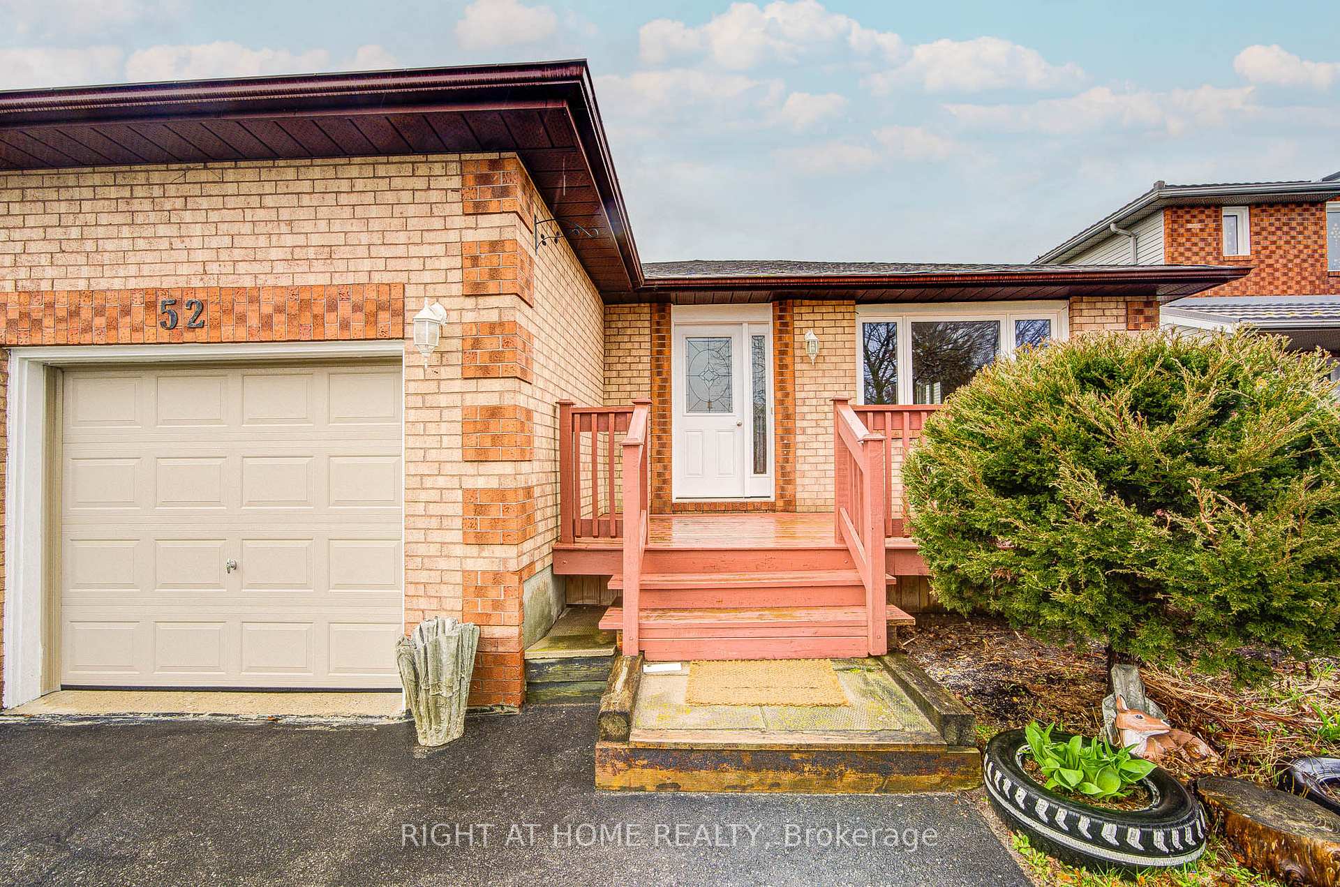 Photo 2 of 52 Rosenfeld Drive, Barrie, Grove East — HOMEH