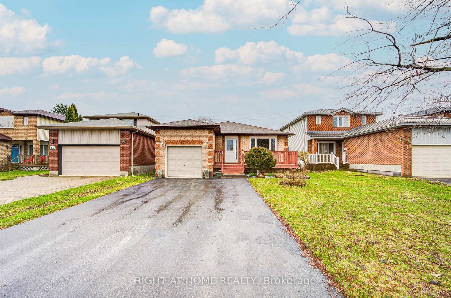 Photo 3 of 52 Rosenfeld Drive, Barrie, Grove East — HOMEH