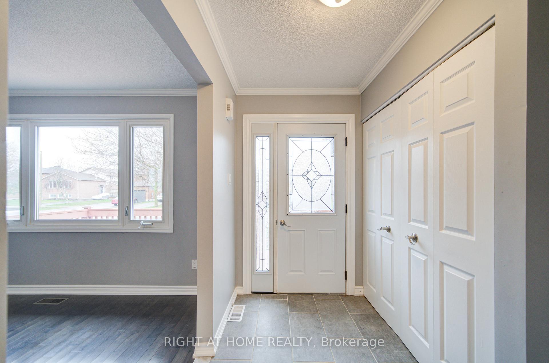 Photo 4 of 52 Rosenfeld Drive, Barrie, Grove East — HOMEH