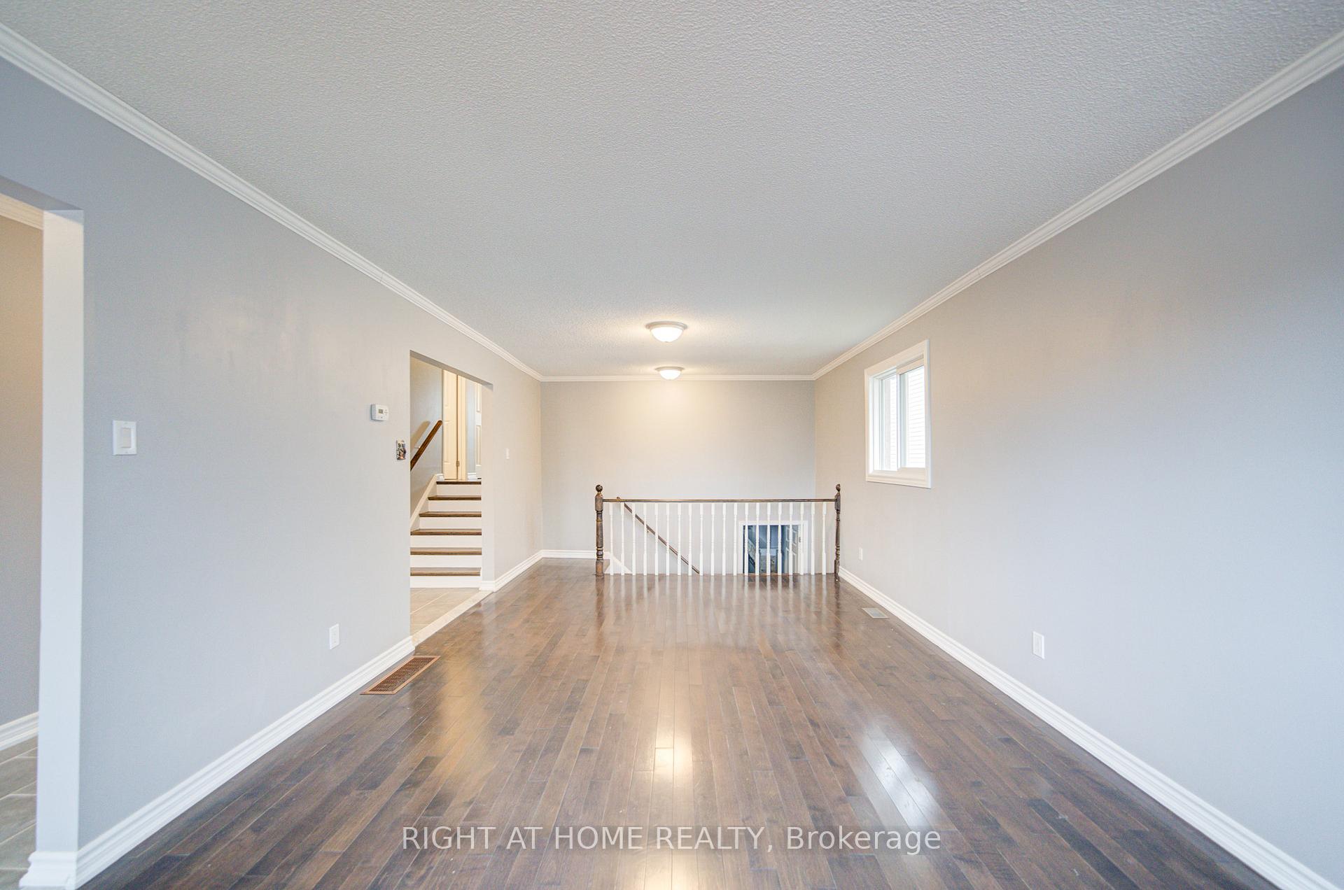 Photo 7 of 52 Rosenfeld Drive, Barrie, Grove East — HOMEH