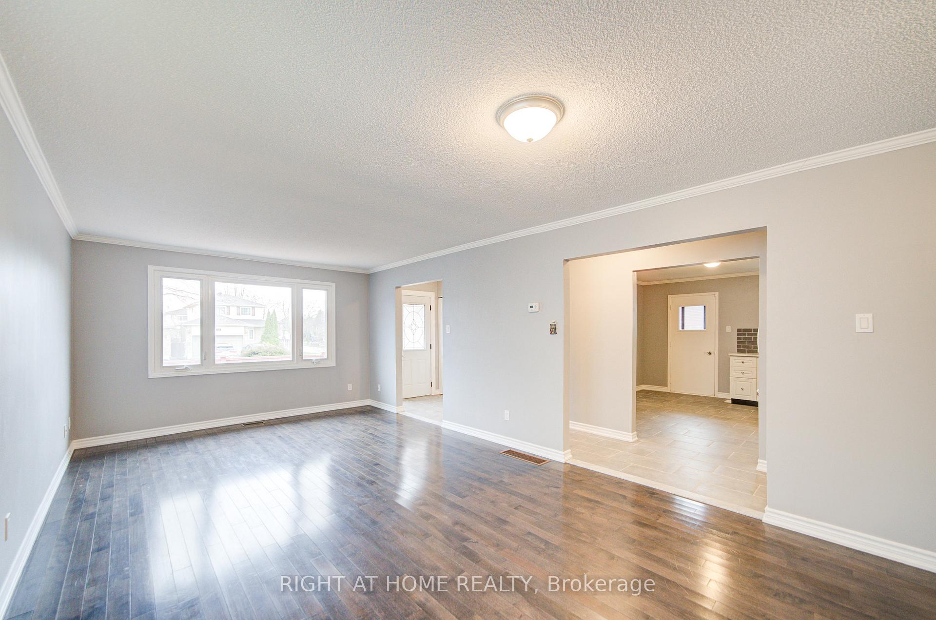 Photo 9 of 52 Rosenfeld Drive, Barrie, Grove East — HOMEH