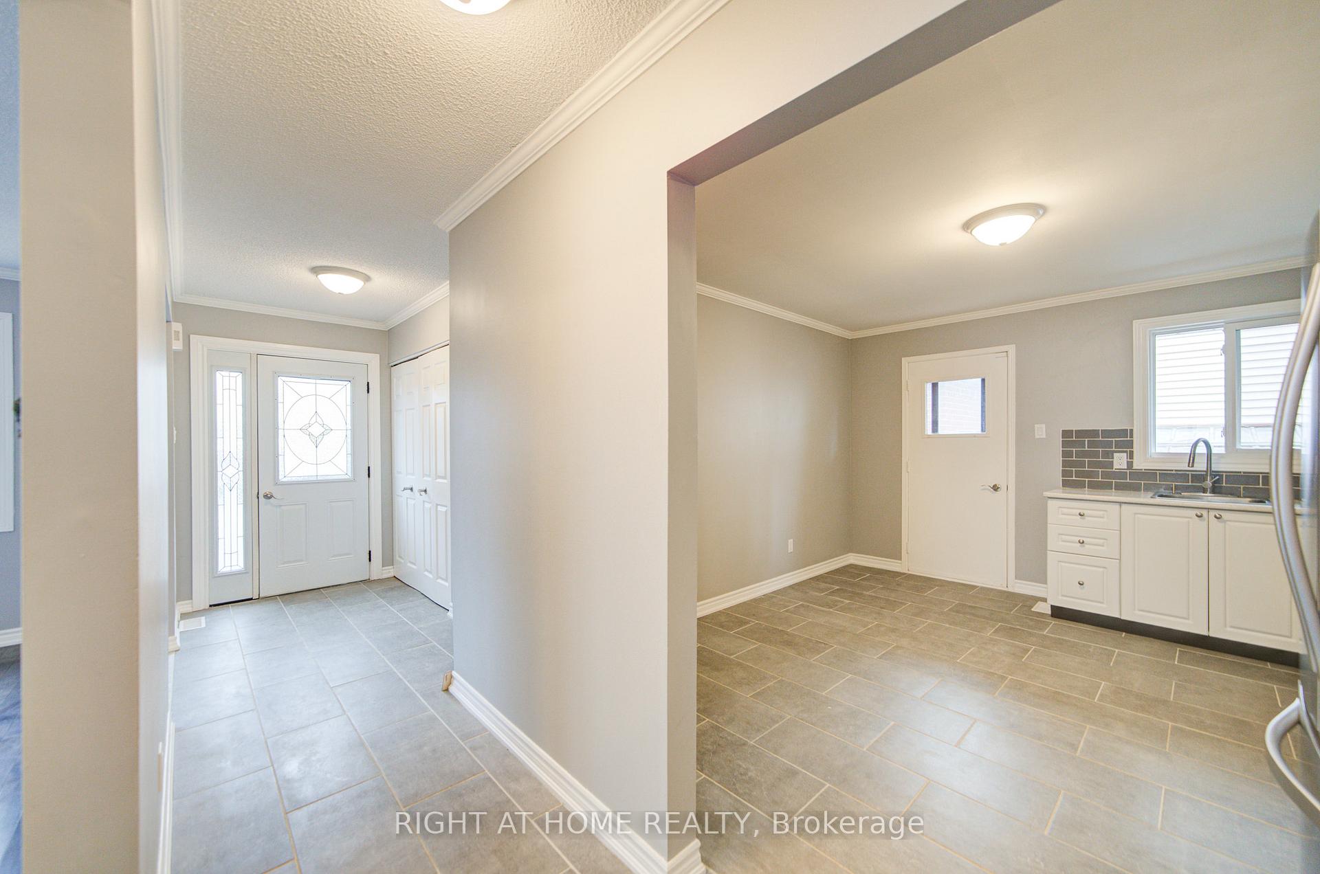 Photo 10 of 52 Rosenfeld Drive, Barrie, Grove East — HOMEH
