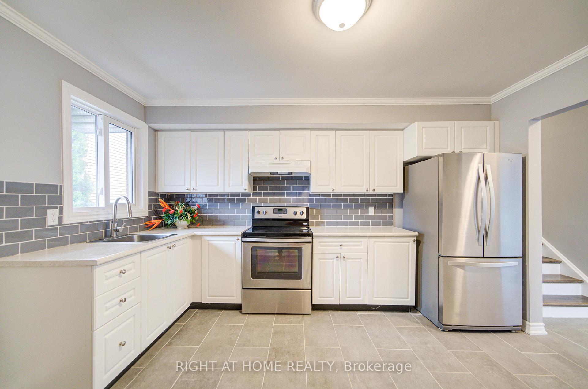 Photo 11 of 52 Rosenfeld Drive, Barrie, Grove East — HOMEH