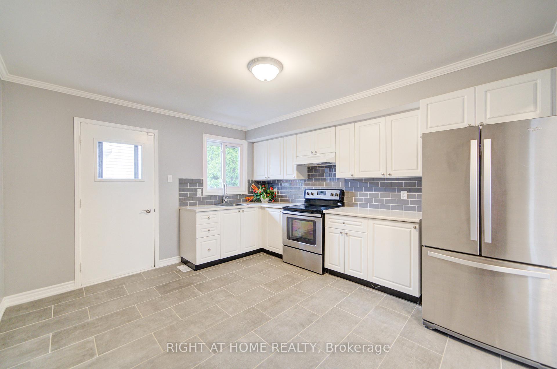 Photo 12 of 52 Rosenfeld Drive, Barrie, Grove East — HOMEH