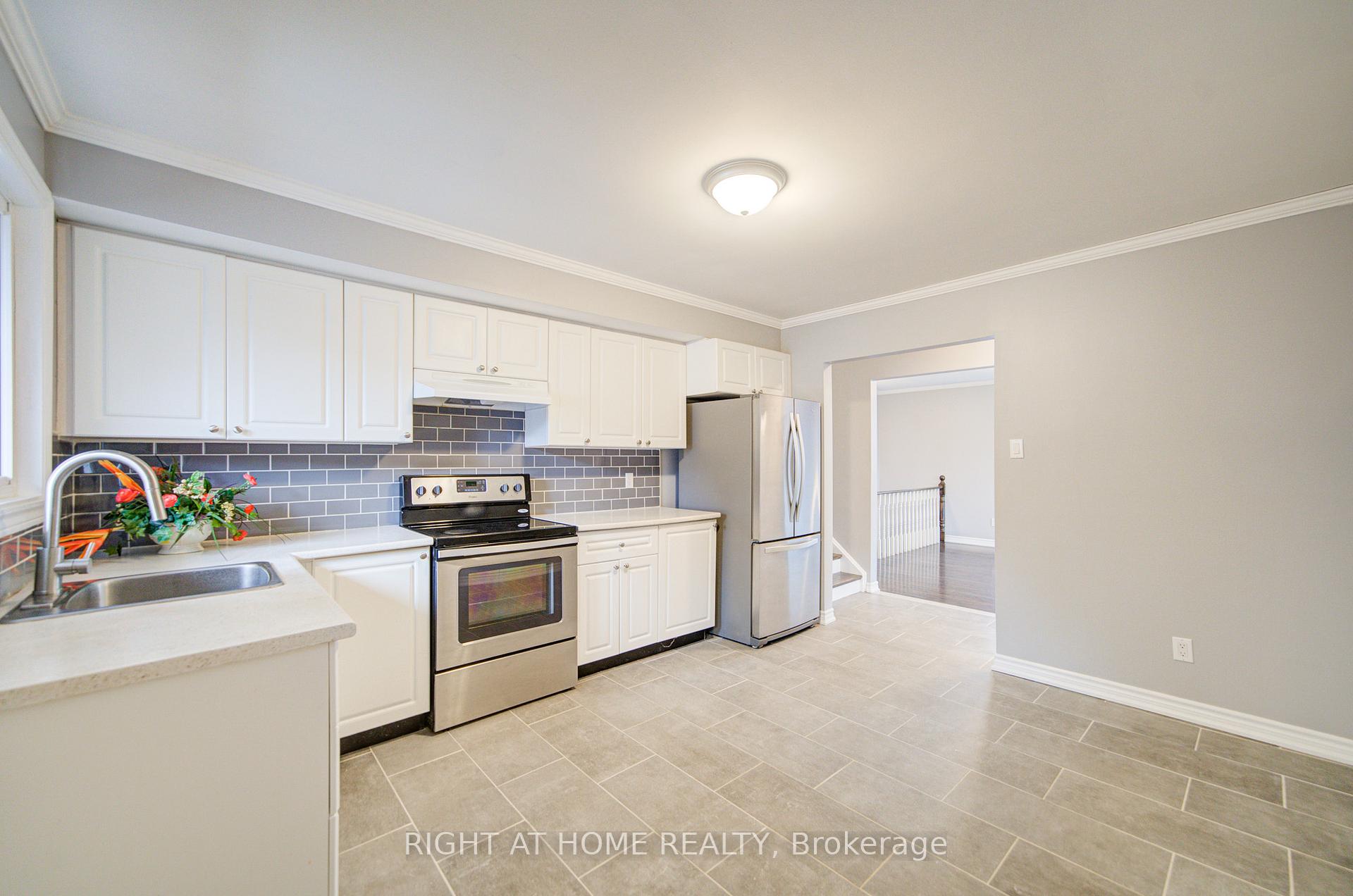 Photo 13 of 52 Rosenfeld Drive, Barrie, Grove East — HOMEH