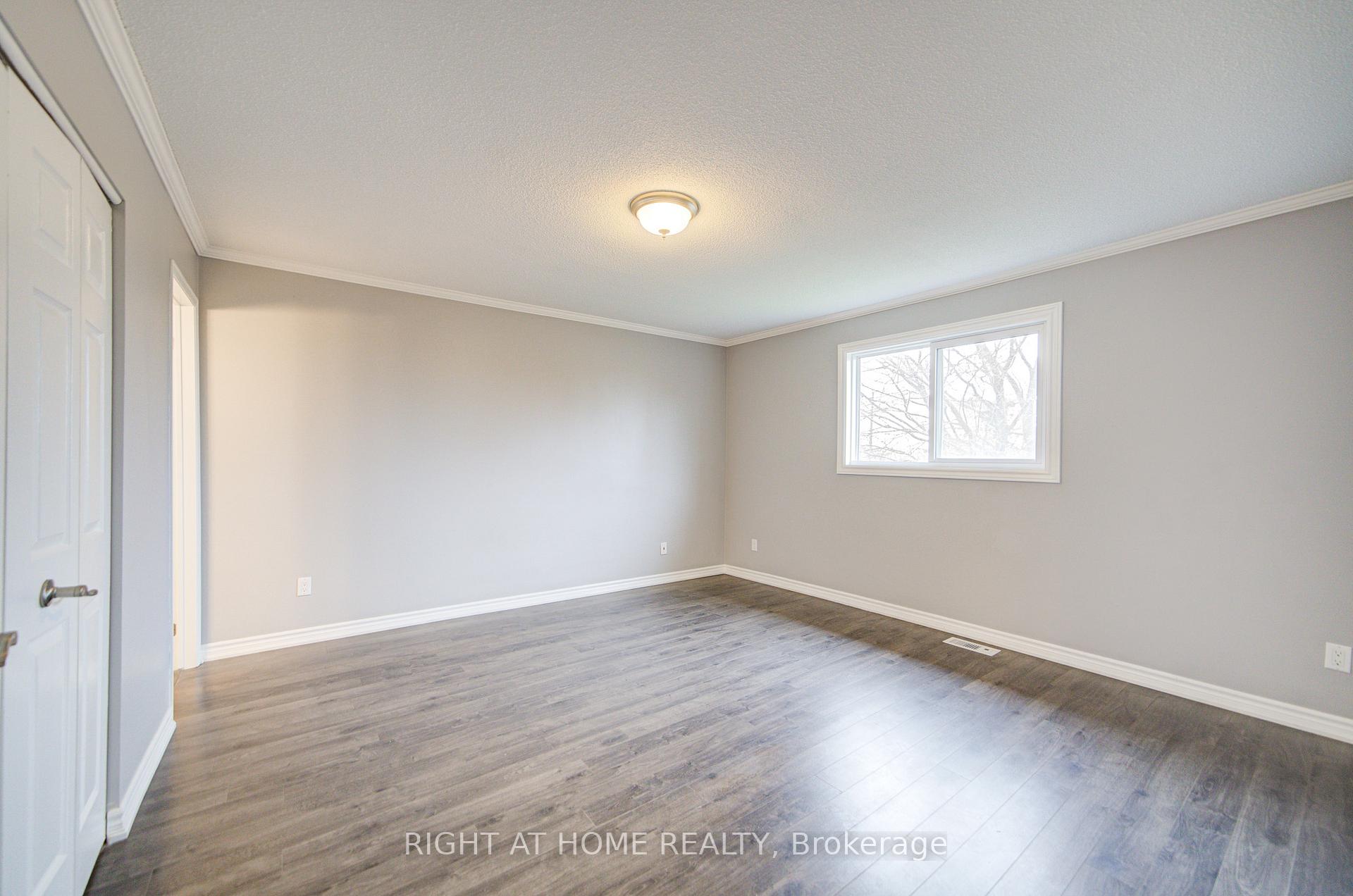 Photo 16 of 52 Rosenfeld Drive, Barrie, Grove East — HOMEH