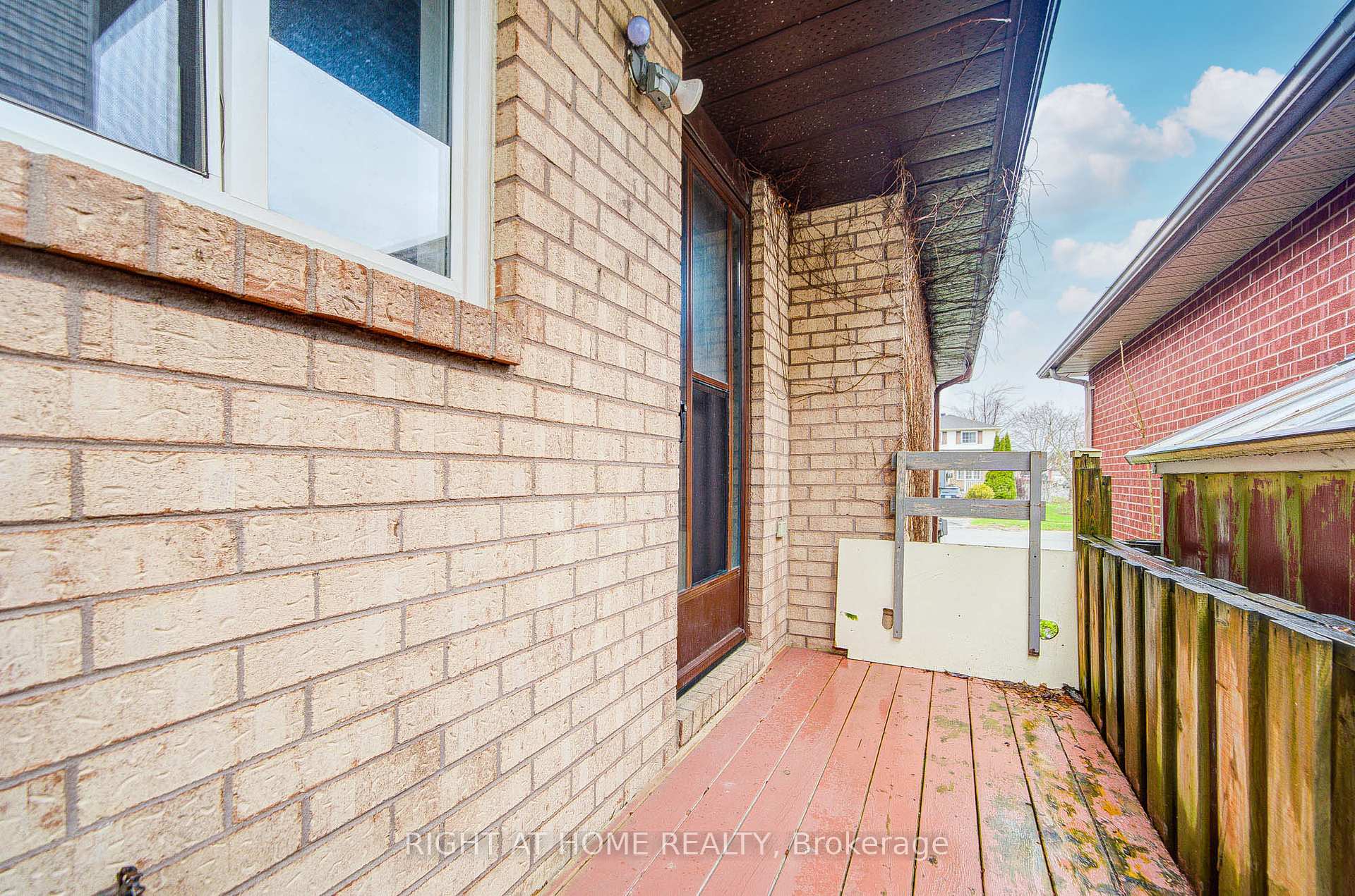 Photo 32 of 52 Rosenfeld Drive, Barrie, Grove East — HOMEH