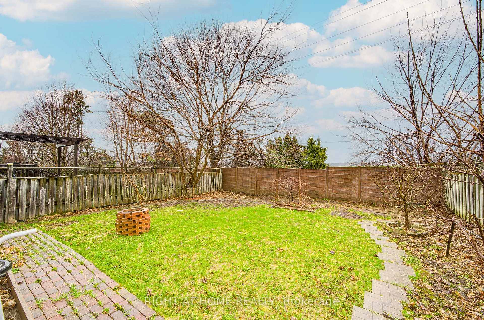 Photo 33 of 52 Rosenfeld Drive, Barrie, Grove East — HOMEH