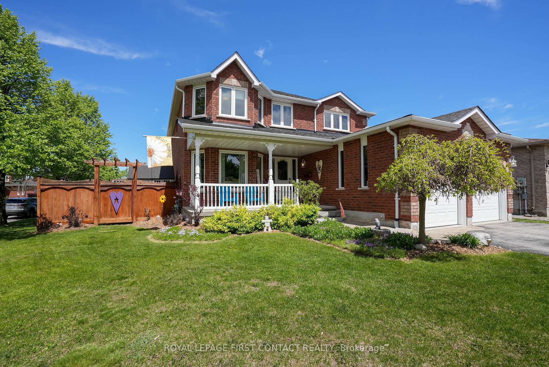 Photo 2 of 28 Carley Crescent, Barrie, Painswick South — HOMEH