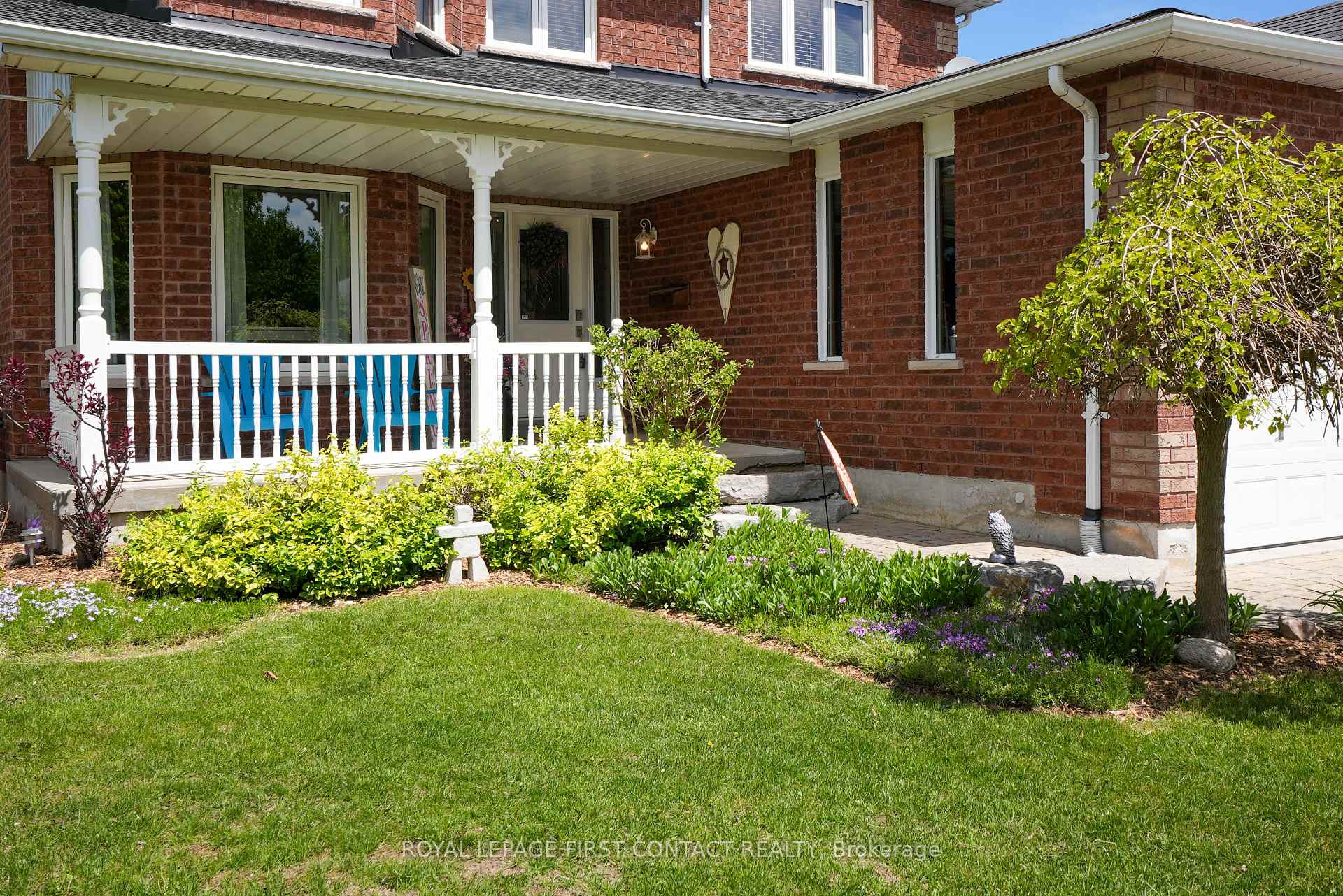 Photo 3 of 28 Carley Crescent, Barrie, Painswick South — HOMEH