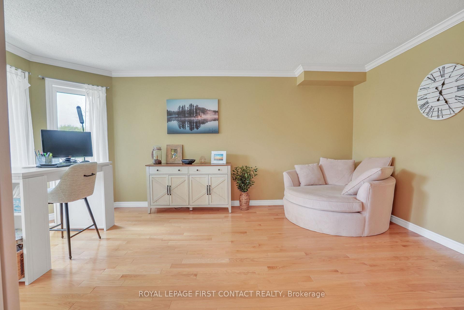 Photo 7 of 28 Carley Crescent, Barrie, Painswick South — HOMEH