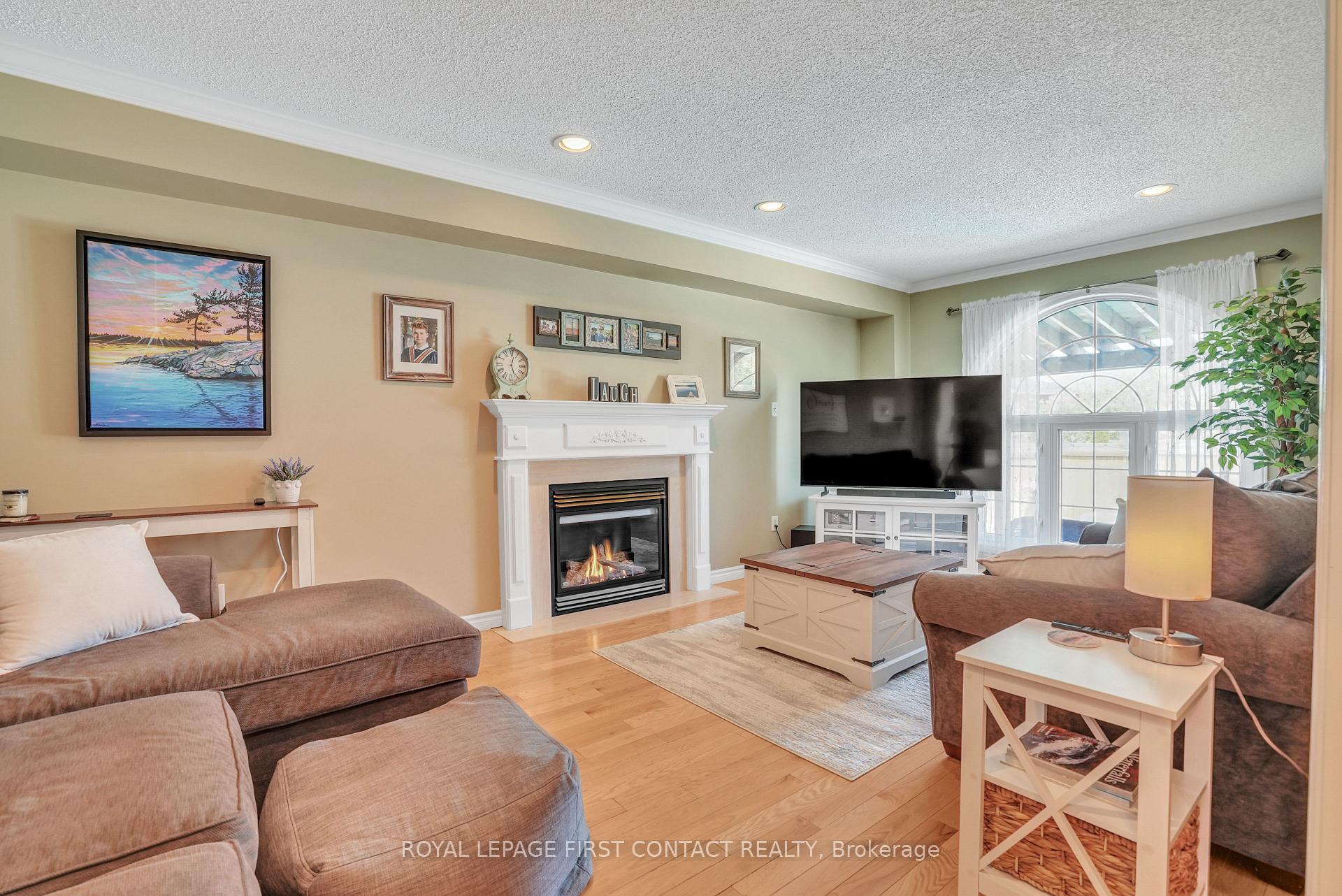 Photo 9 of 28 Carley Crescent, Barrie, Painswick South — HOMEH