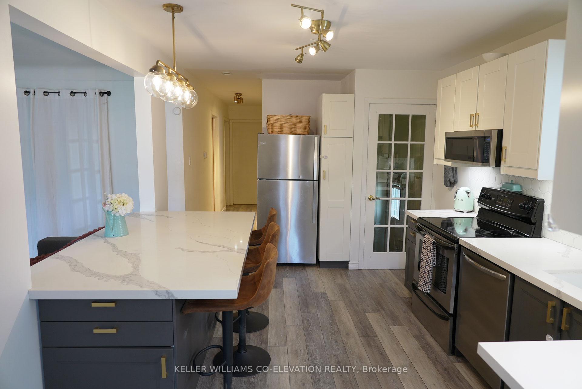 Photo 2 of 5 Mountain Avenue N, Hamilton, Stoney Creek — HOMEH