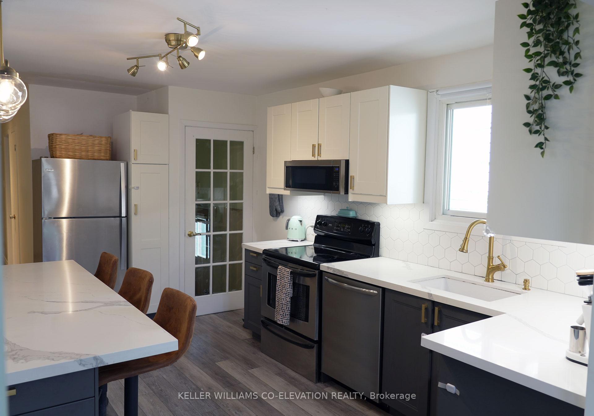 Photo 3 of 5 Mountain Avenue N, Hamilton, Stoney Creek — HOMEH