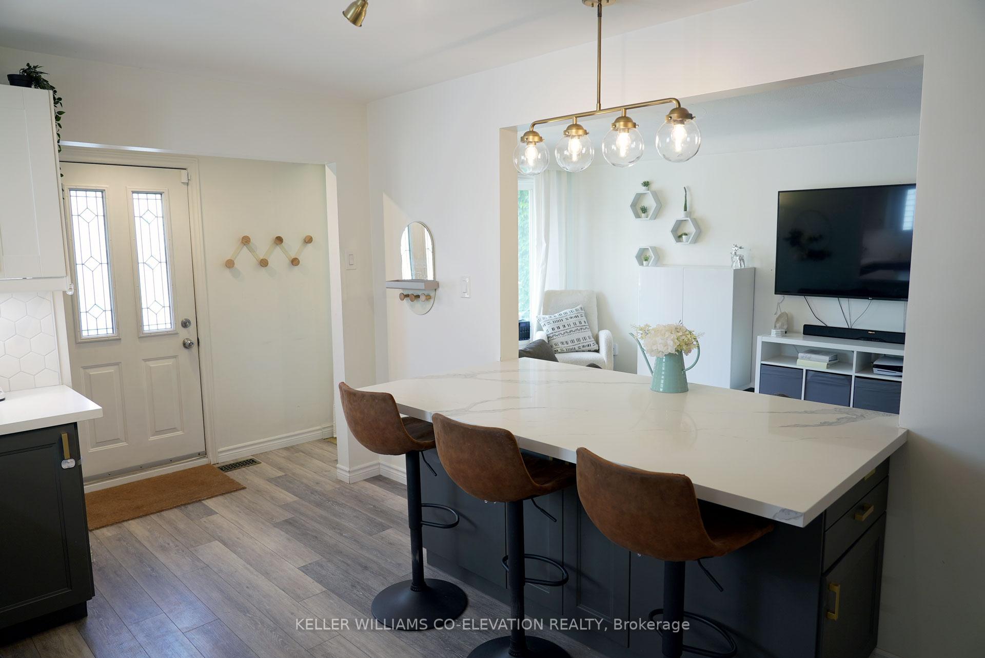 Photo 6 of 5 Mountain Avenue N, Hamilton, Stoney Creek — HOMEH