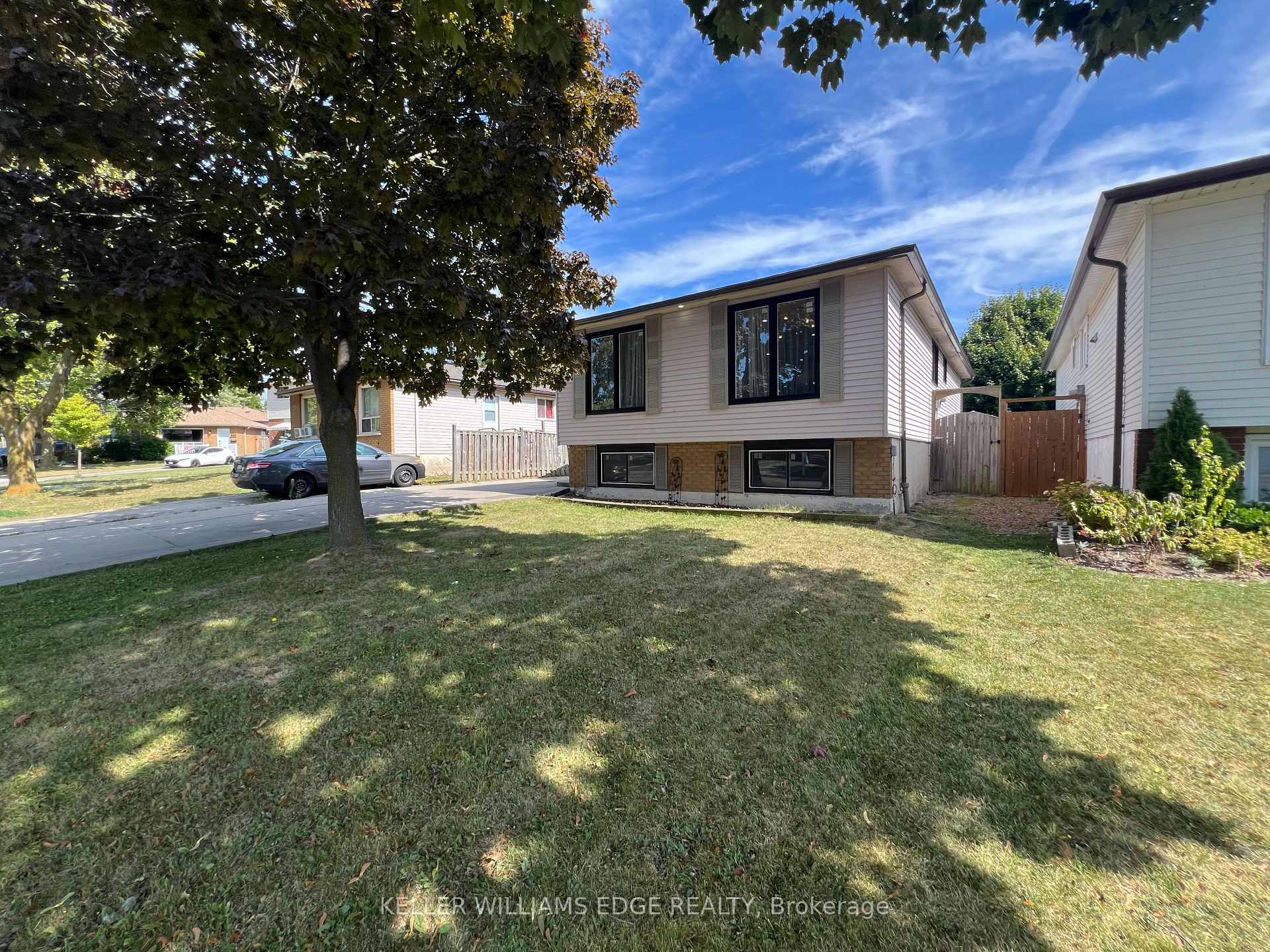 Photo 1 of 228 Lawnhurst Court, Hamilton, Lawfield — HOMEH